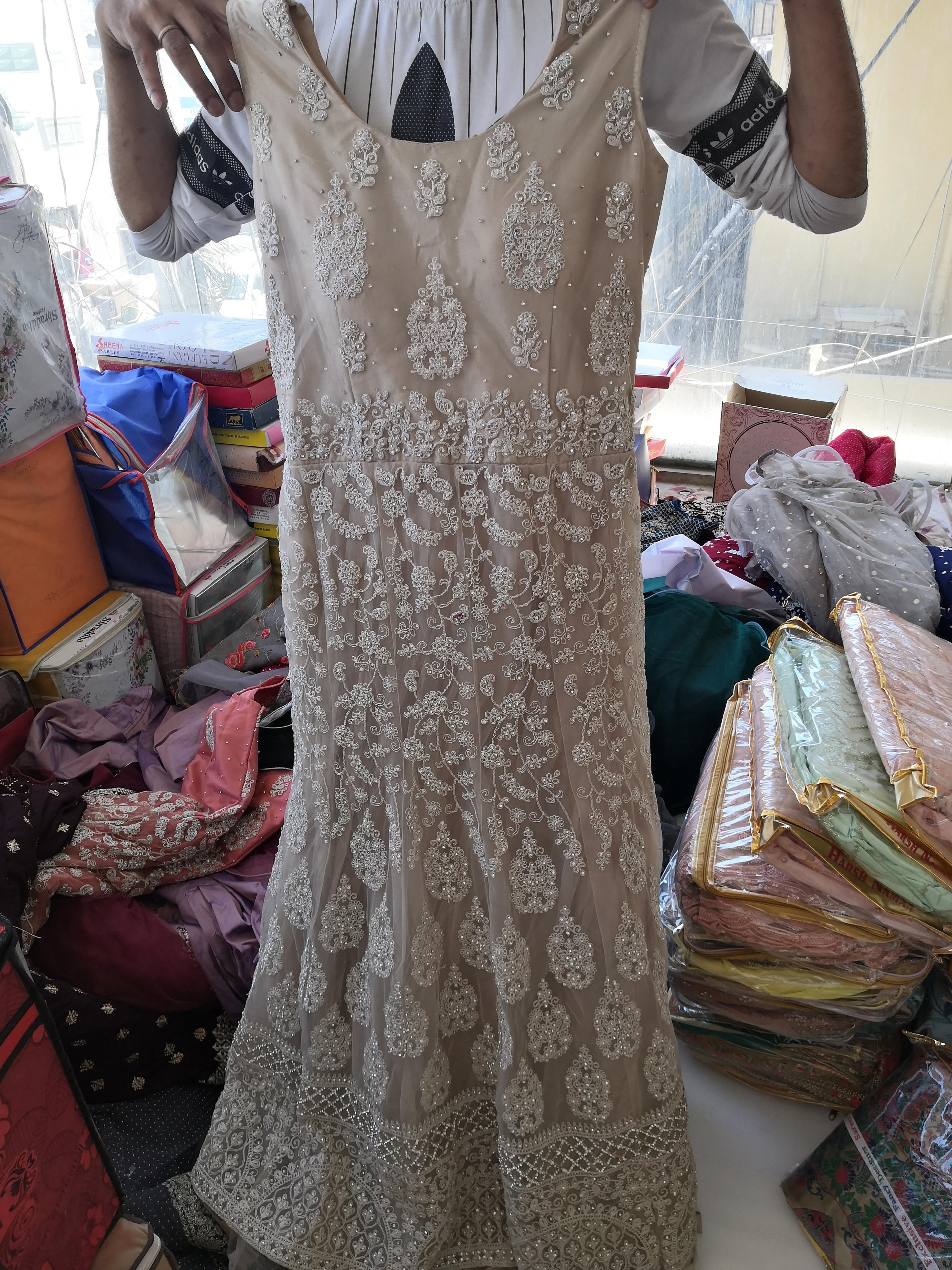 gown  - 17683717 -  Zoom Image - 0