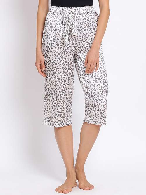 mid rise printed capri  - 17715429 -  Standard Image - 0