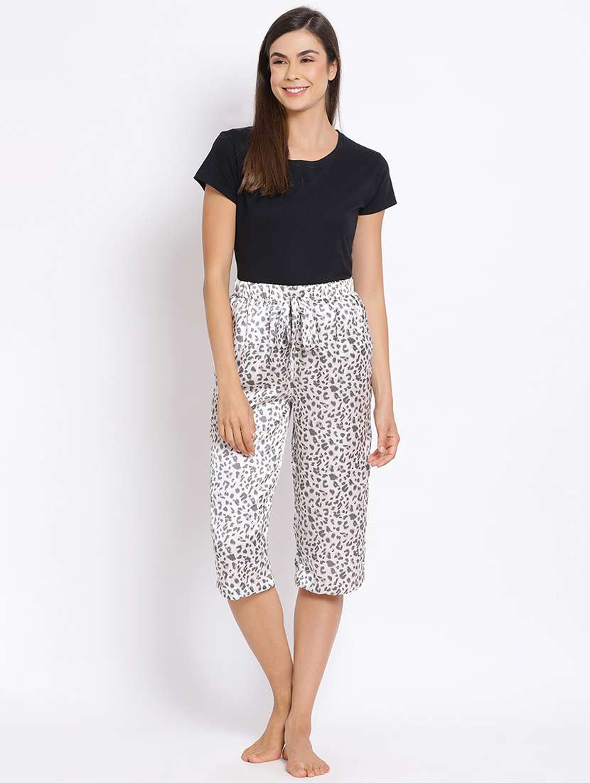 mid rise printed capri - 17715429 - Standard Image - 3