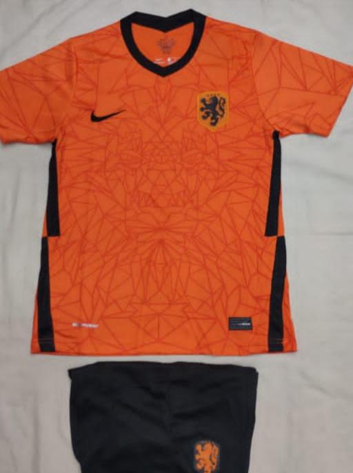 orange mal tshirt - 17779883 -  Zoom Image - 0