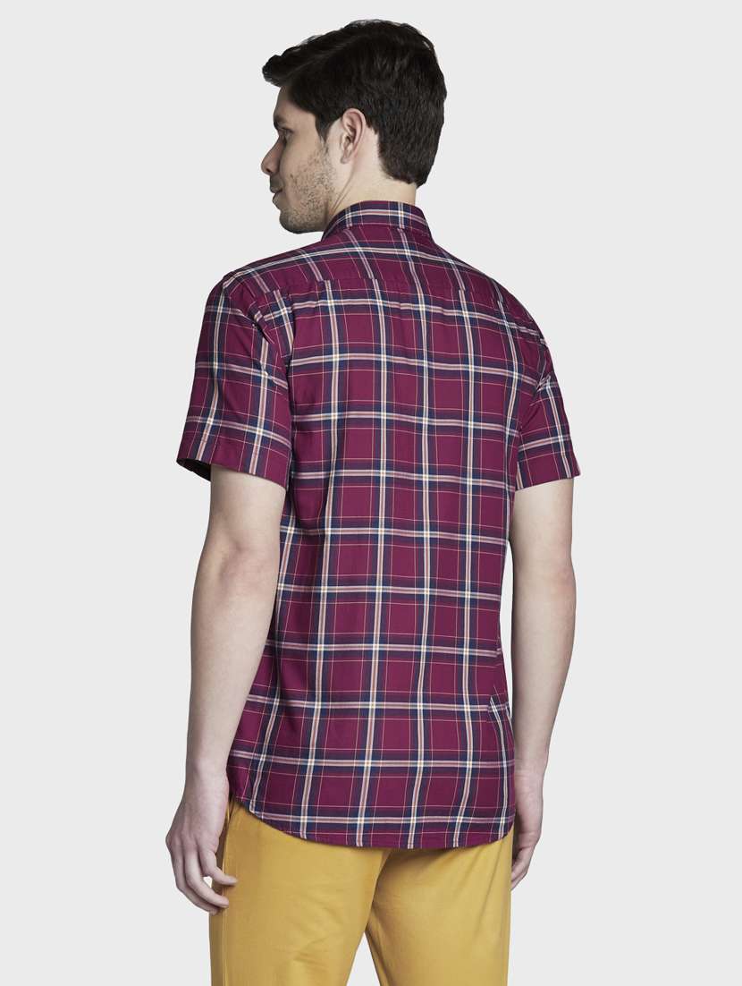 maroon checkered casual shirt - 17801727 -  Standard Image - 3