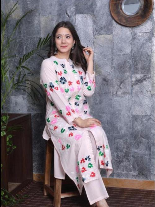 kurtis  - 17807565 -  Standard Image - 0