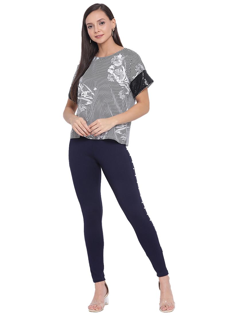 round neck printed top - 17843654 - Standard Image - 3