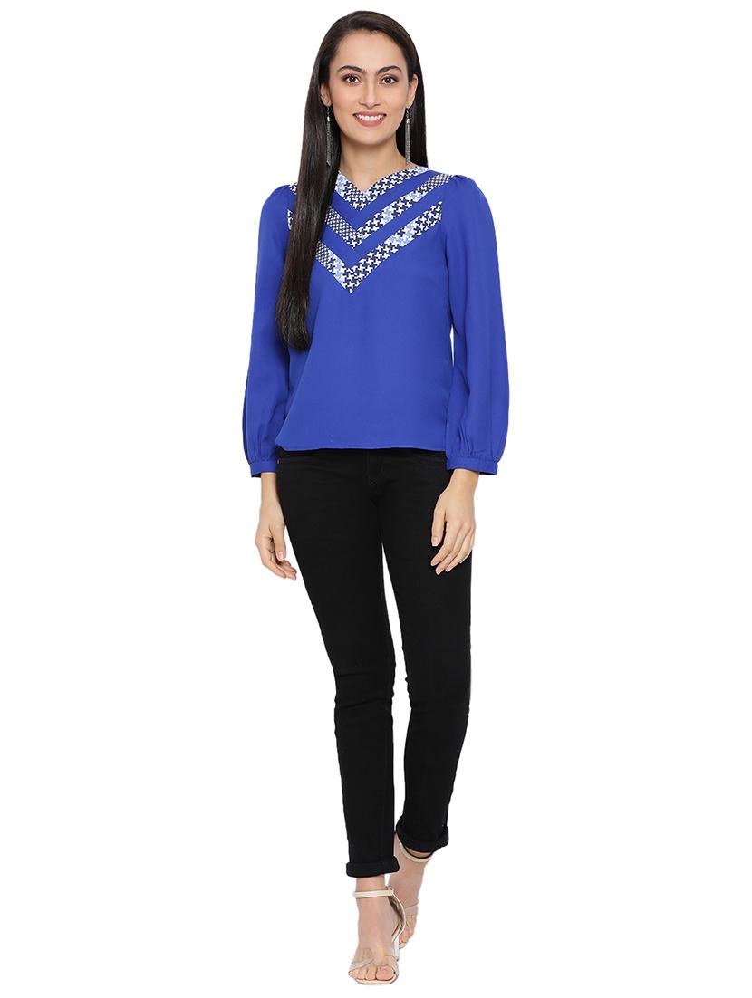 v-neck contrast detail top - 17843678 - Standard Image - 3