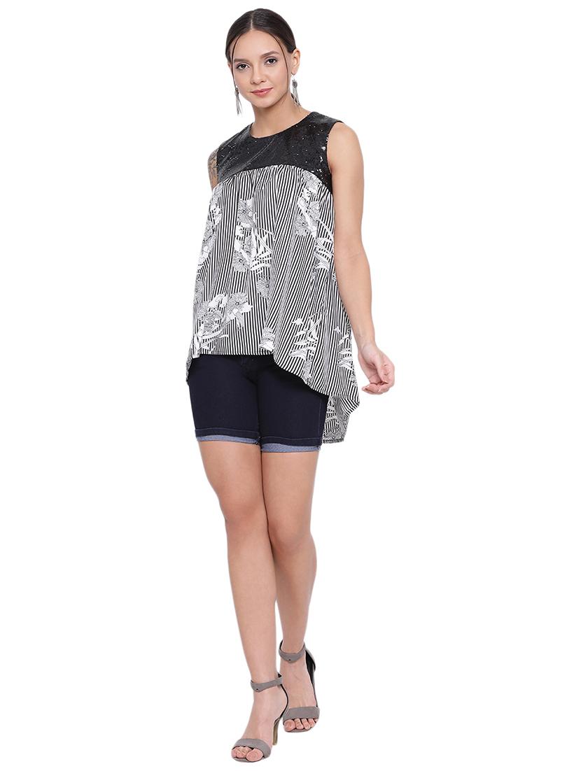 round neck printed asymmetric top - 17843762 - Standard Image - 3
