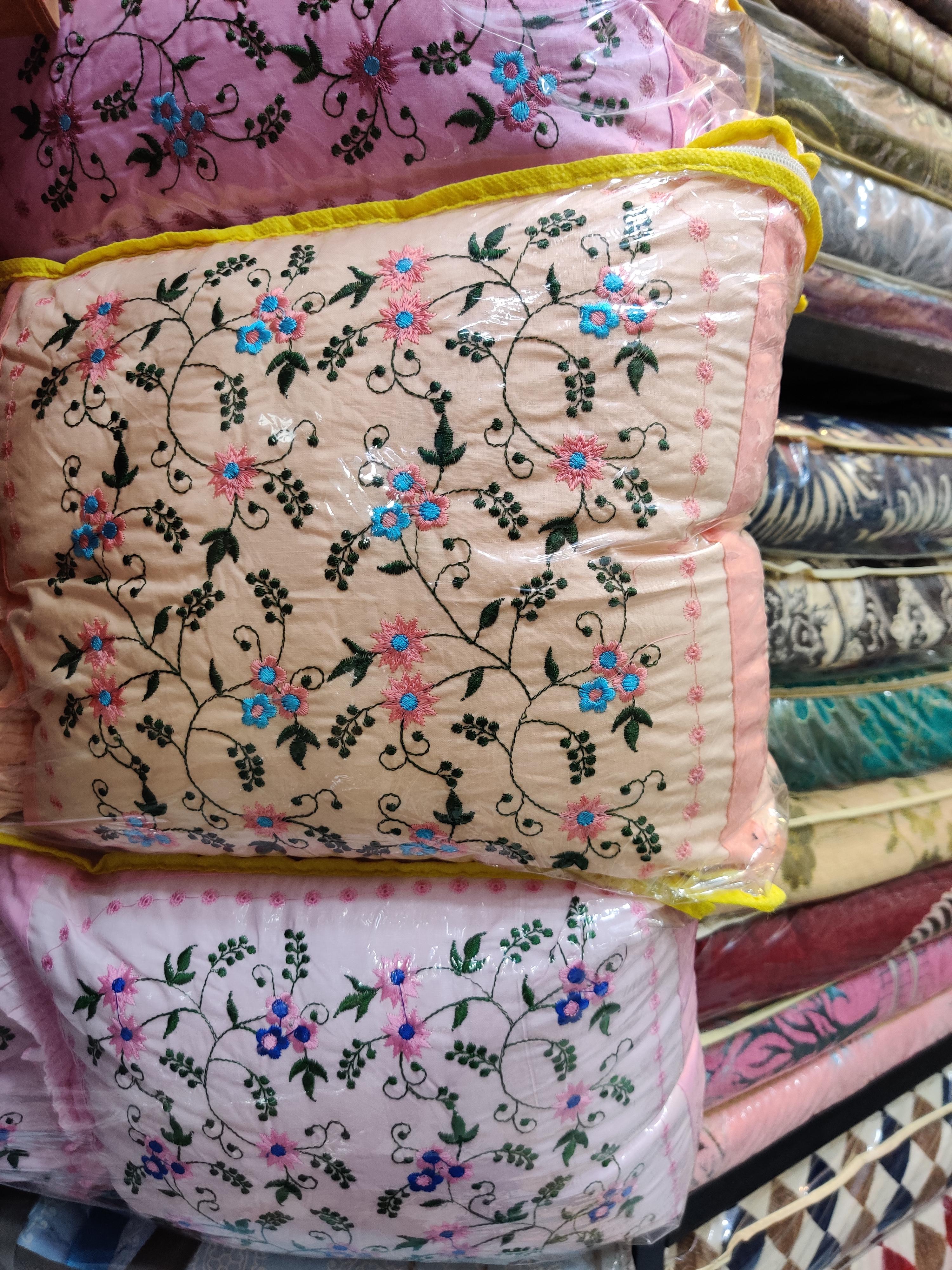3 cushion, 2 pillow cover, i - 17859508 - Zoom Image - 0