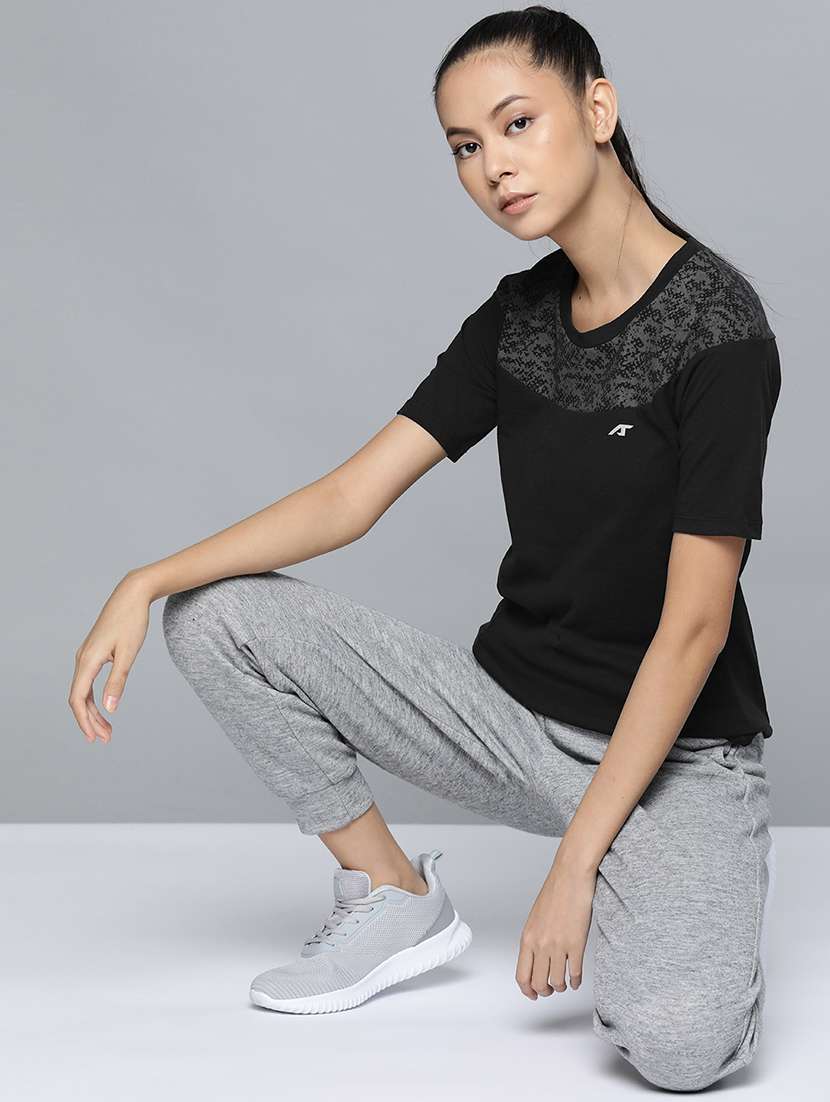 round neck printed tee - 17889792 - Standard Image - 3