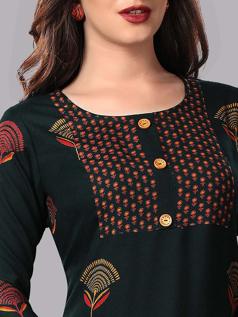 printed suit set  - 17933187 -  Standard Image - 3