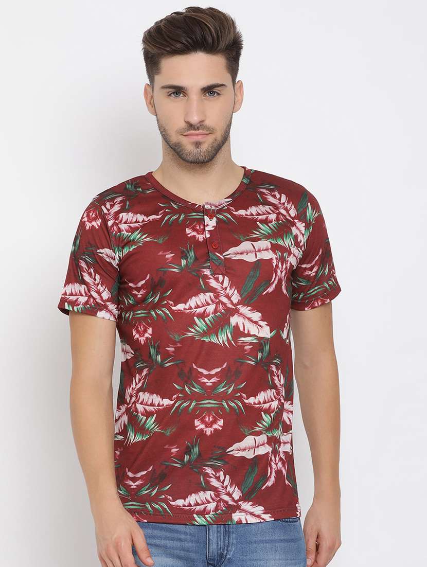 maroon printed t-shirt
