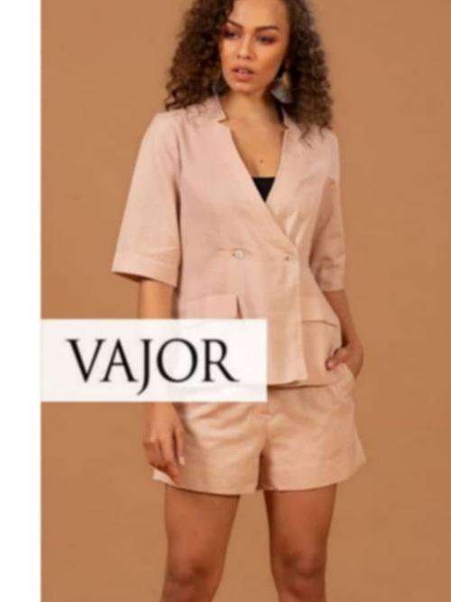 suit  - 17994662 -  Standard Image - 0
