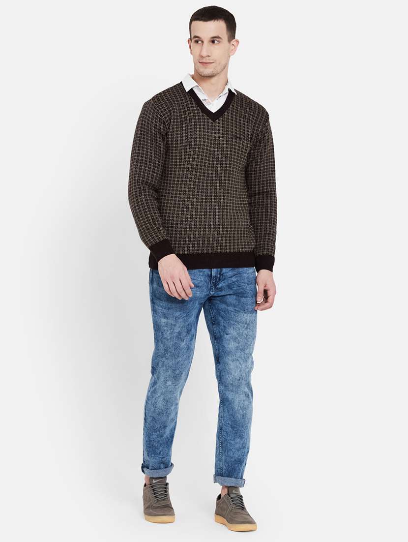 brown checkered pullover - 17997308 -  Standard Image - 3