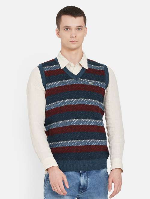 navy blue striped pullover - 17997333 -  Standard Image - 0