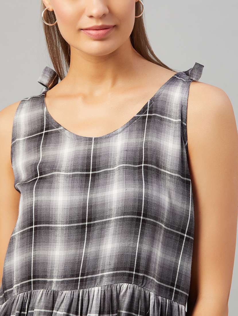 women's tiered round neck top - 18021289 - Standard Image - 5