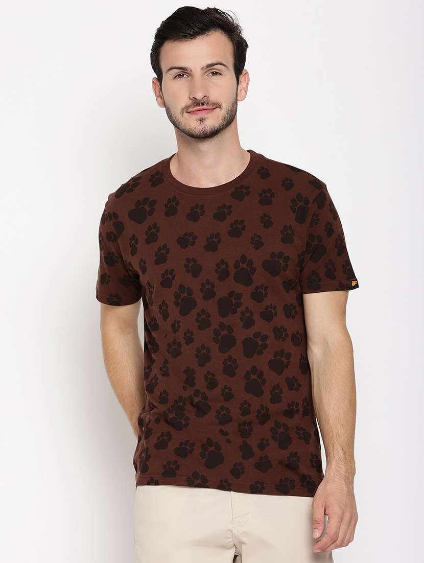 brown all over print t-shirt