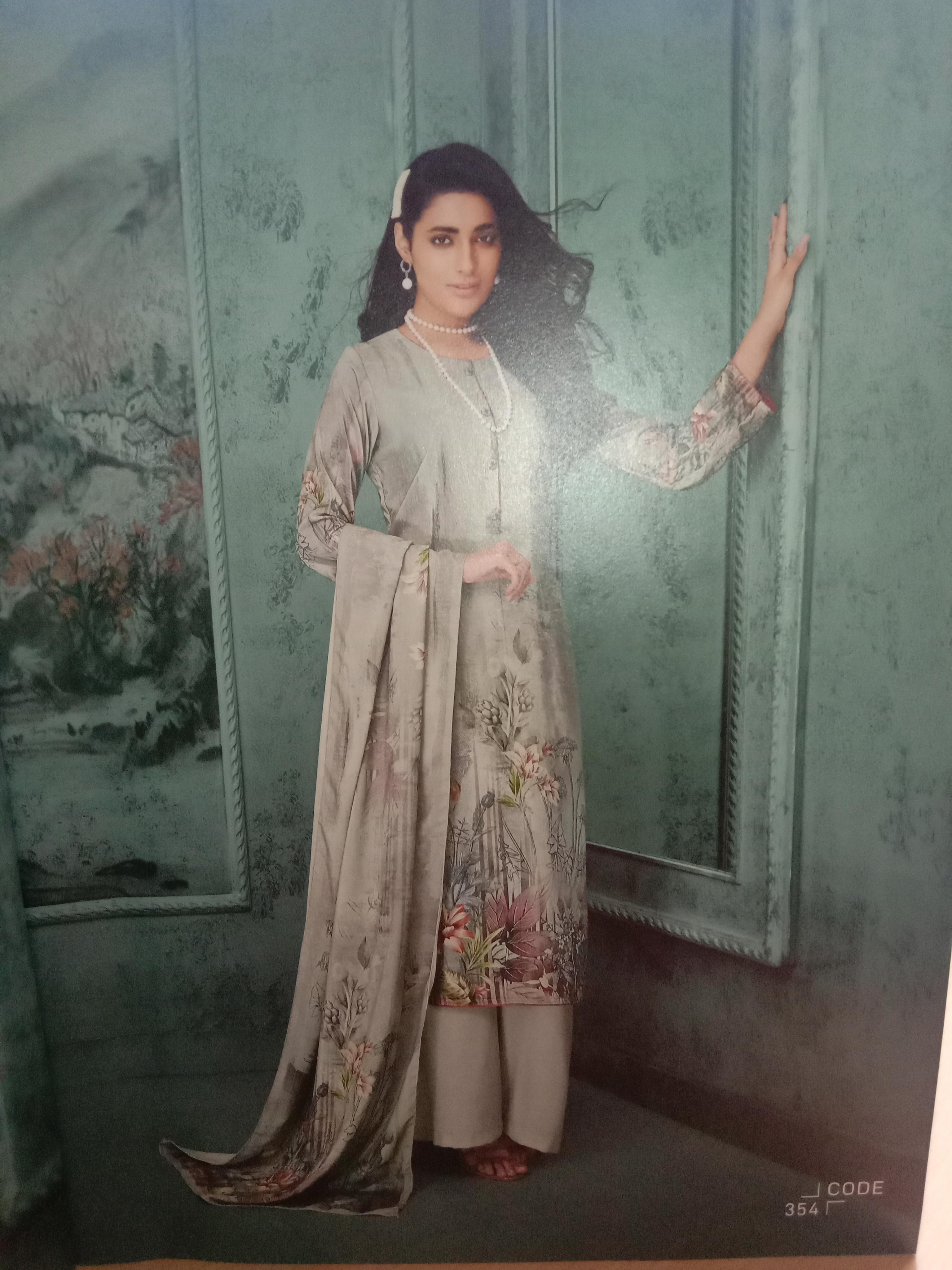 suite dupatta shalwar in velvet  - 18028927 -  Zoom Image - 0
