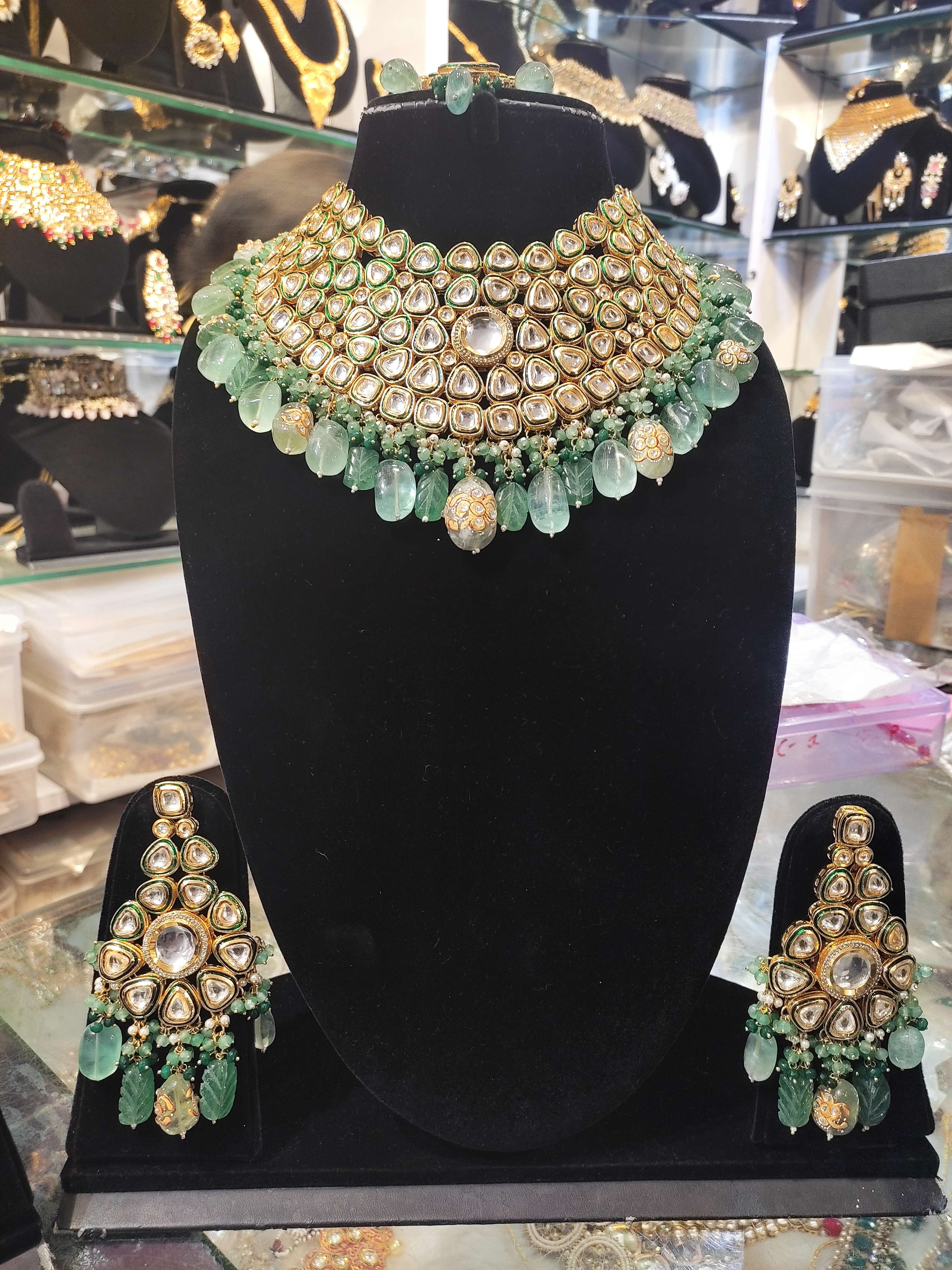 ladies neckless  - 18049091 -  Zoom Image - 0