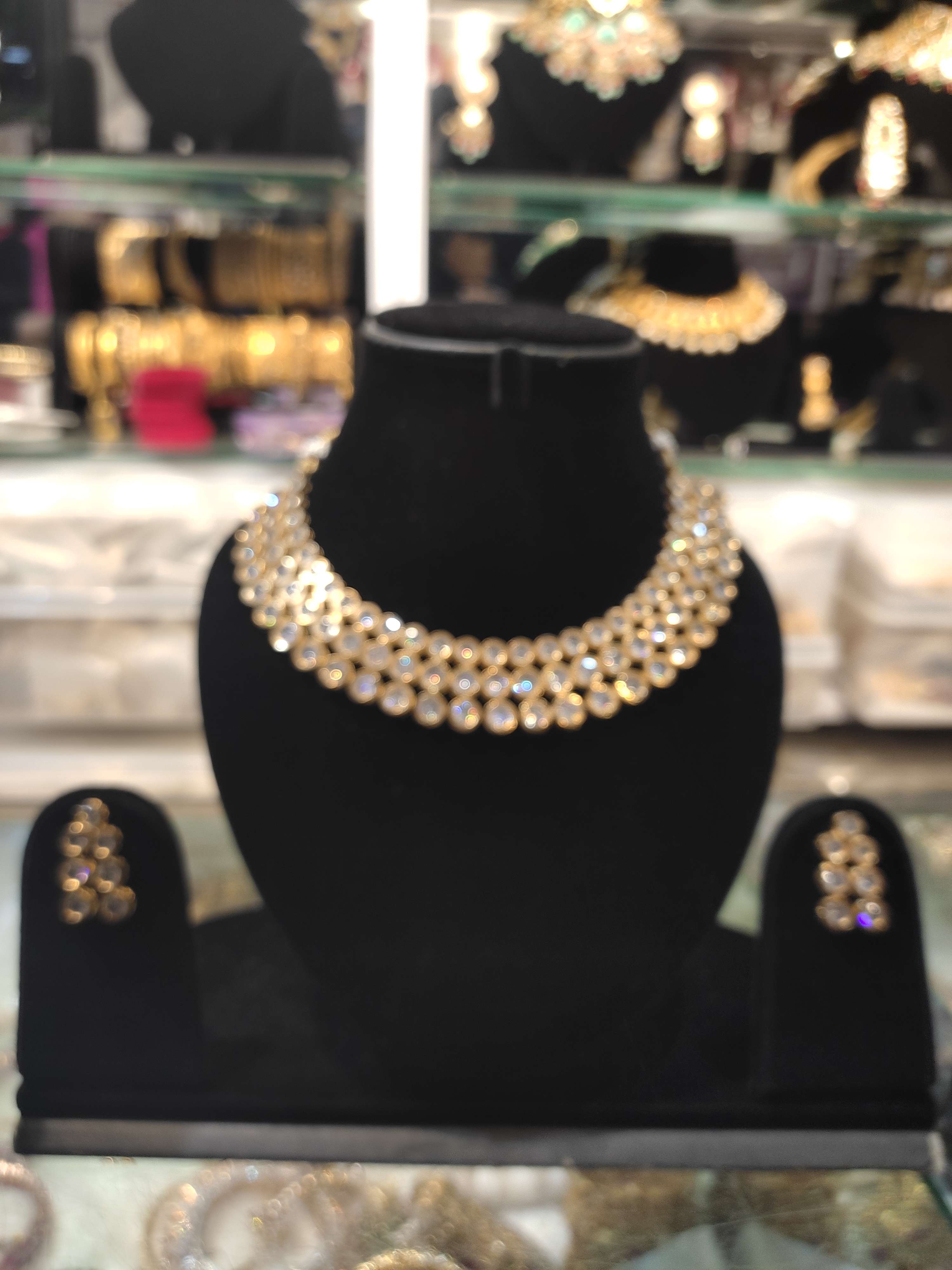 ladies neckless - 18049093 - Zoom Image - 0