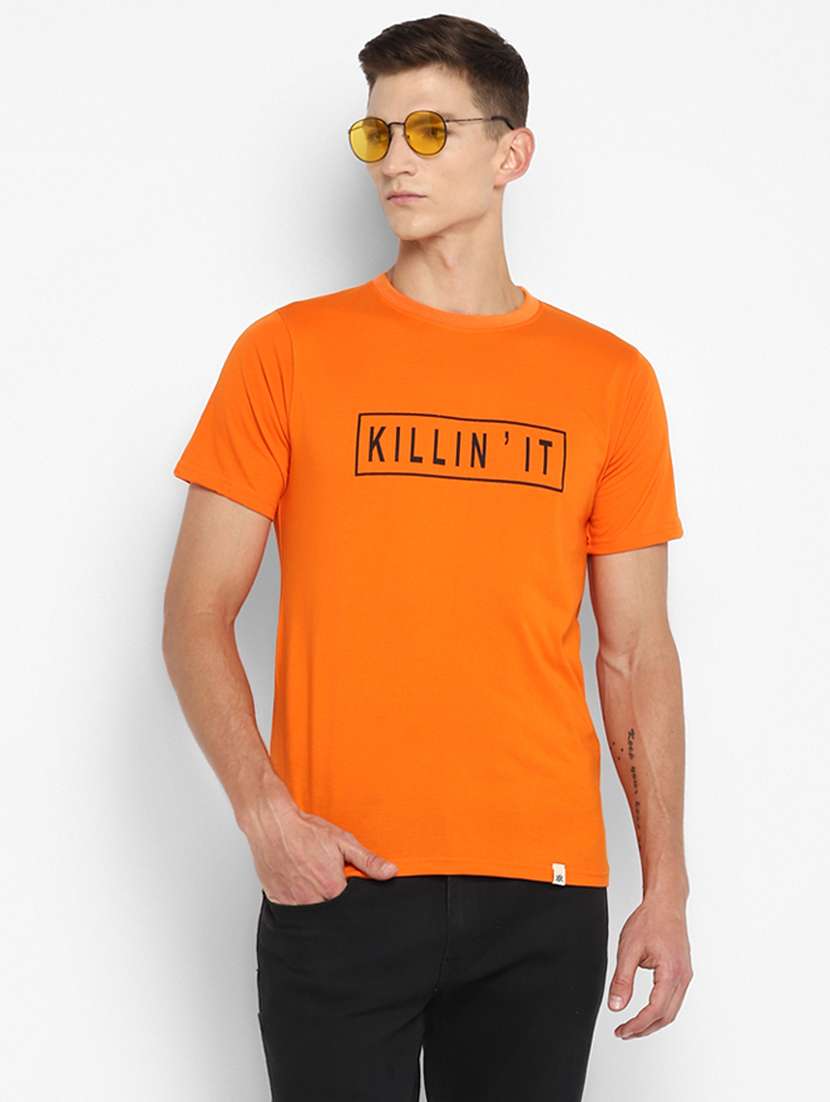 orange chest print t-shirt
