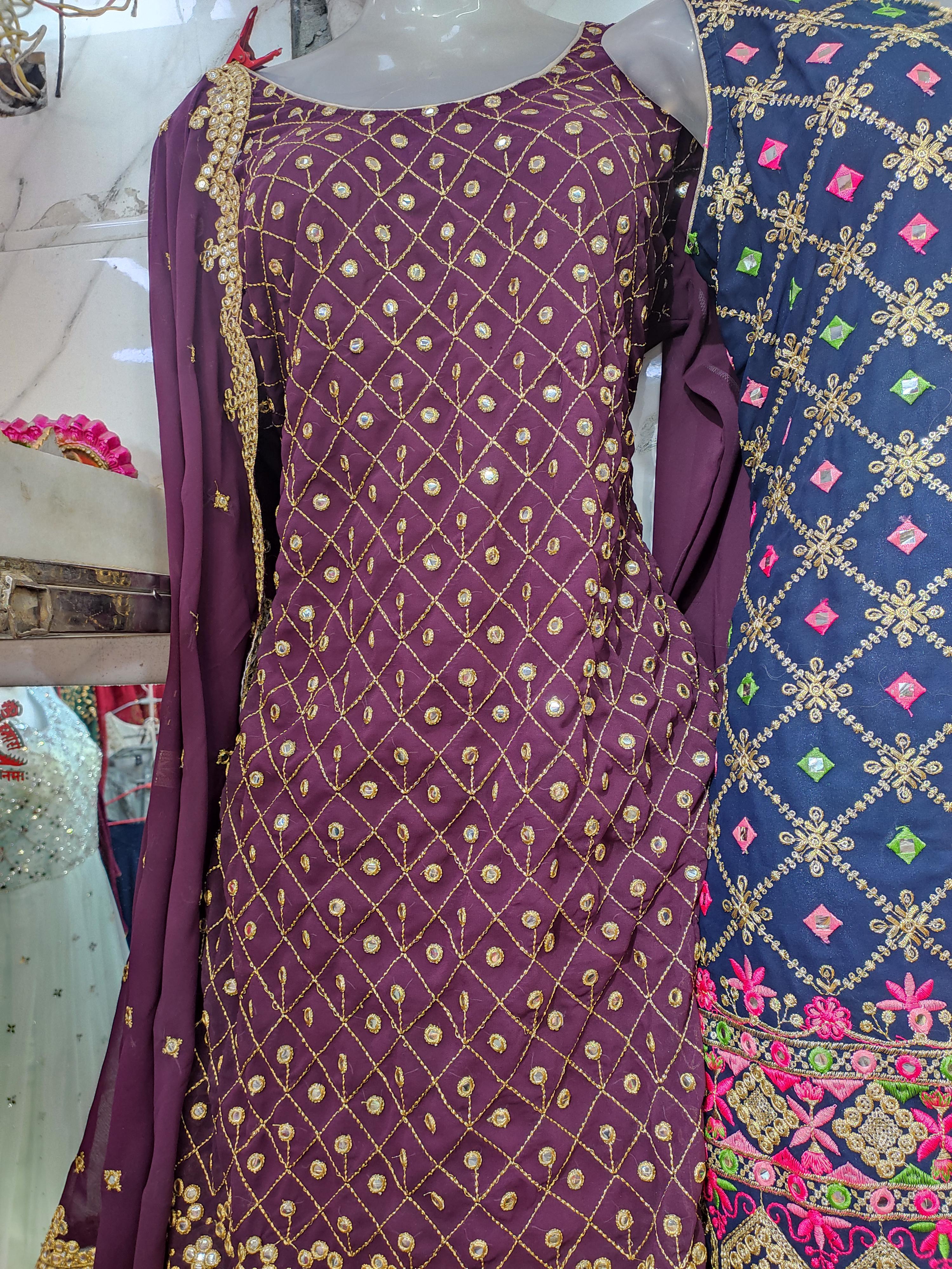 ladies suit - 18052319 - Zoom Image - 0