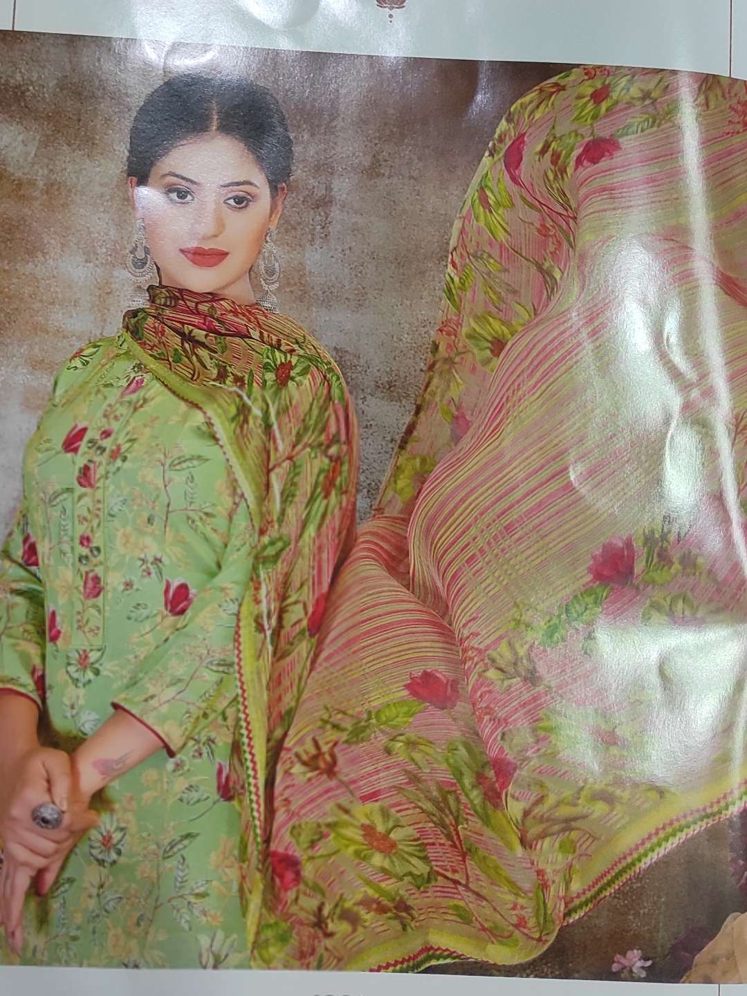 unstich suit  - 18058328 -  Zoom Image - 0