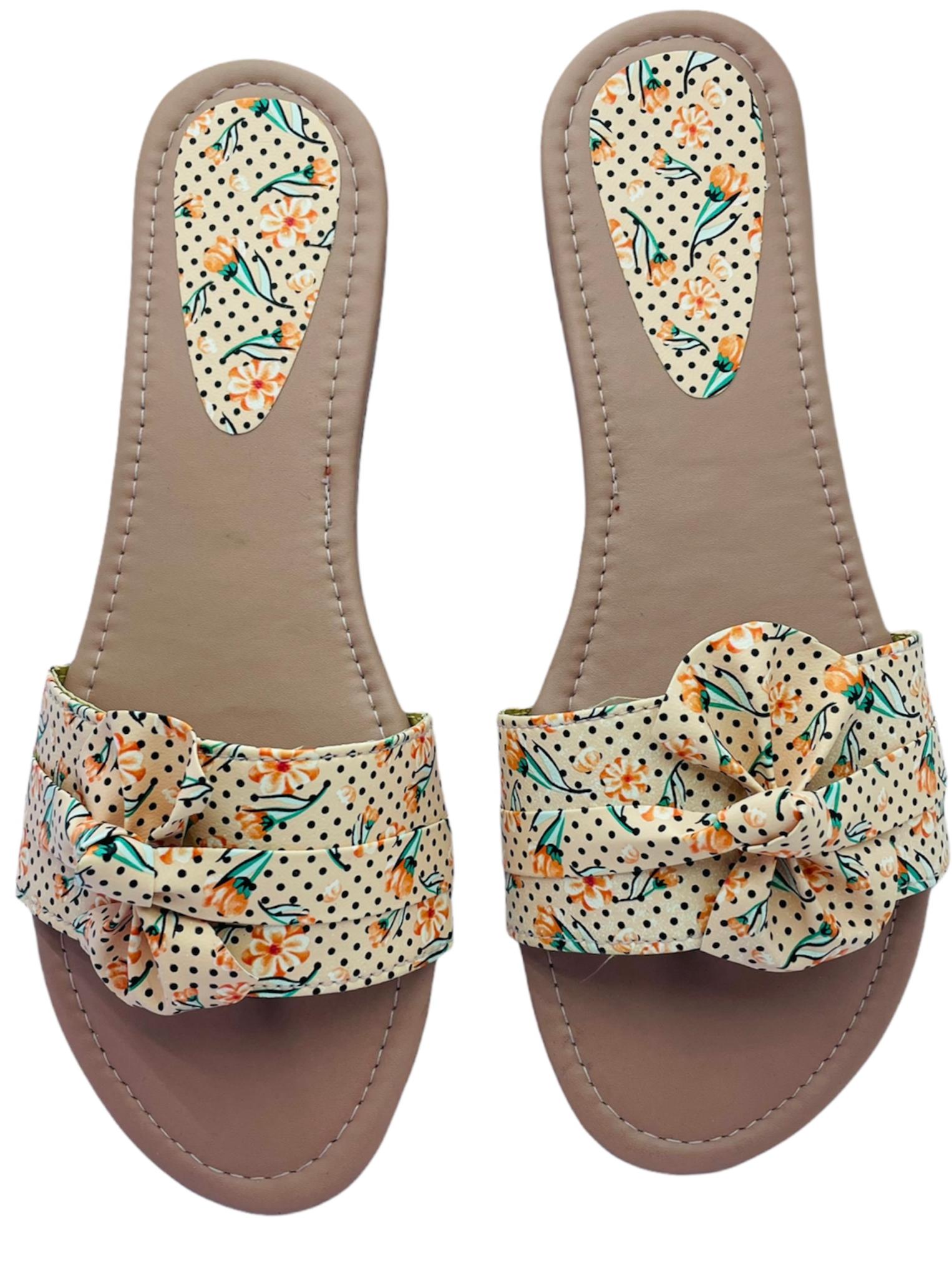 trendy and comfortable, this pair of  - 18065756 -  Zoom Image - 0