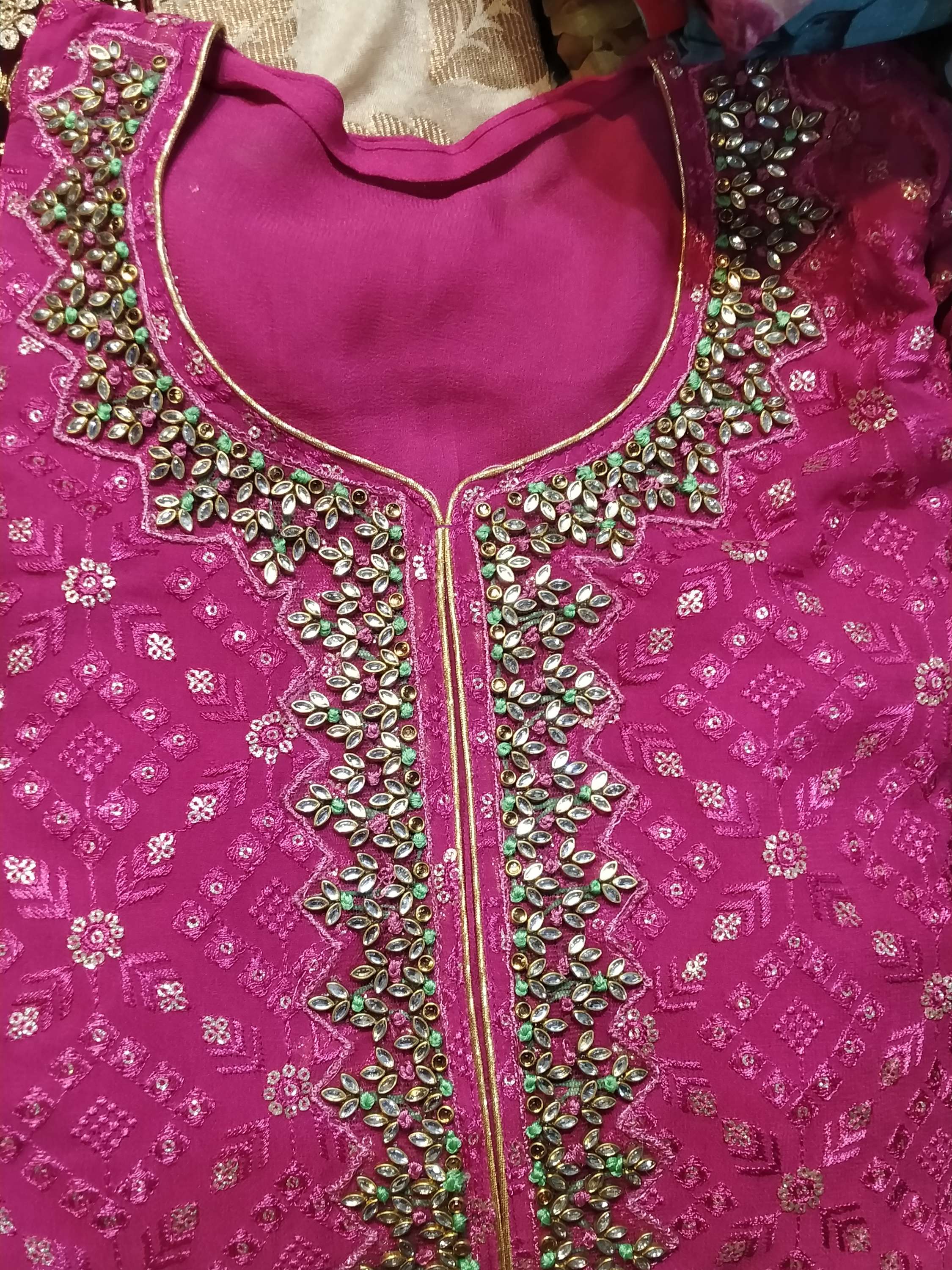 ladies suits - 18072740 - Zoom Image - 0
