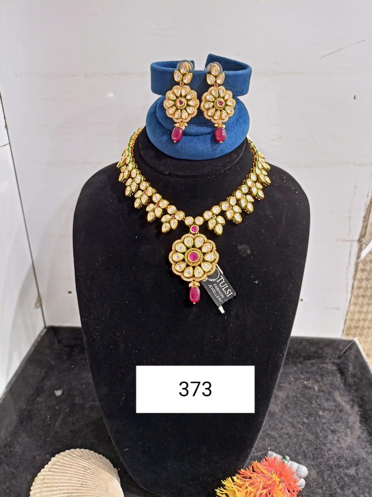 jerkin jewellery  - 18072757 -  Zoom Image - 0