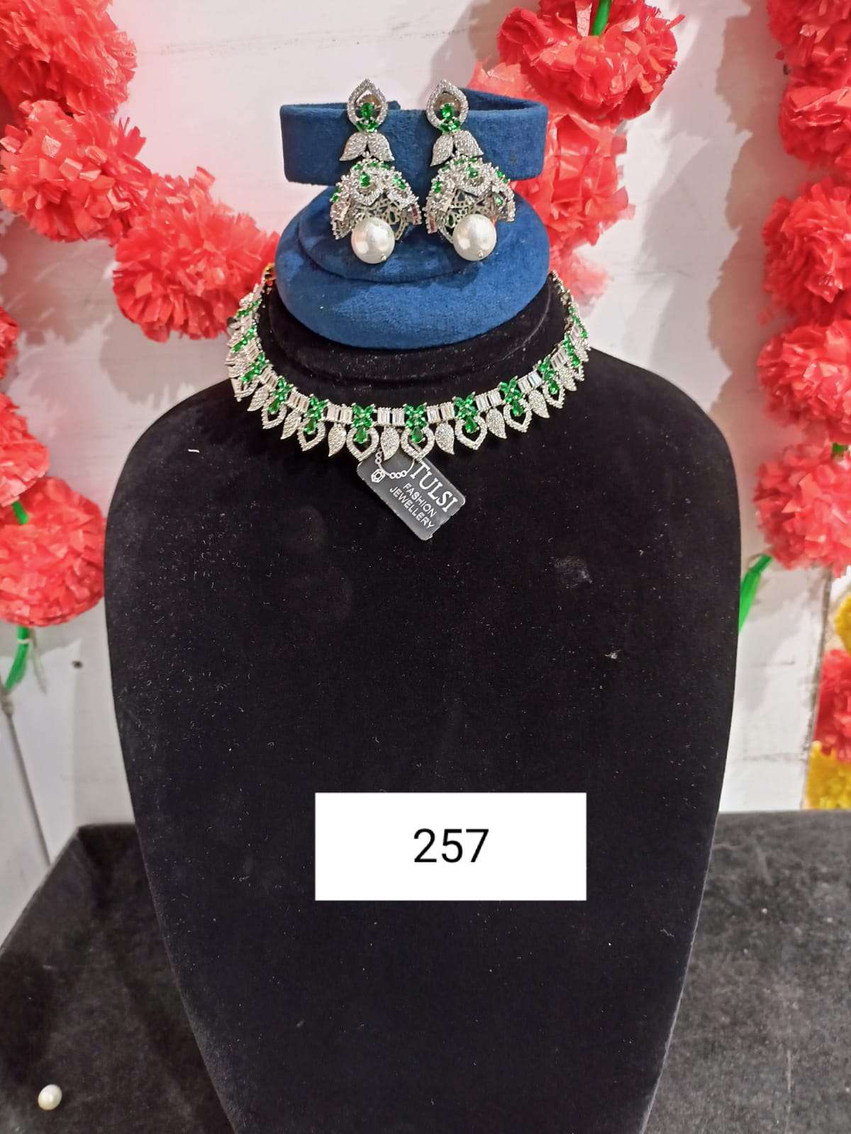 green jerkin necklace - 18073734 - Zoom Image - 0