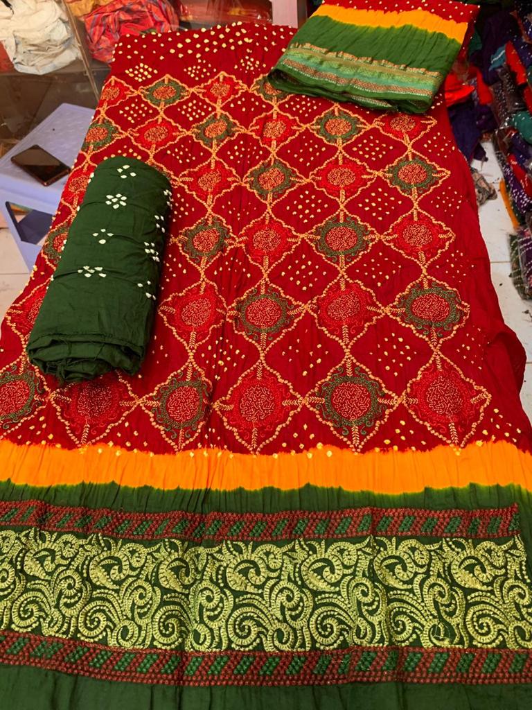 ladies suits - 18078420 - Zoom Image - 0