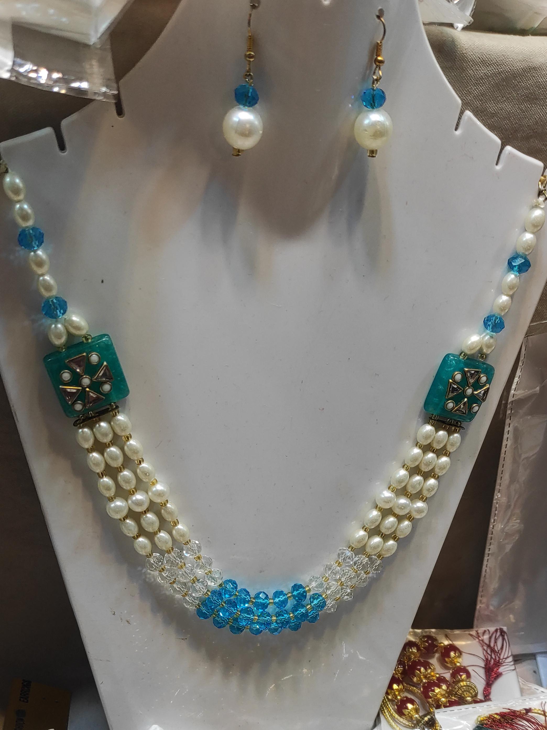 ladies jewellery - 18078999 - Zoom Image - 0