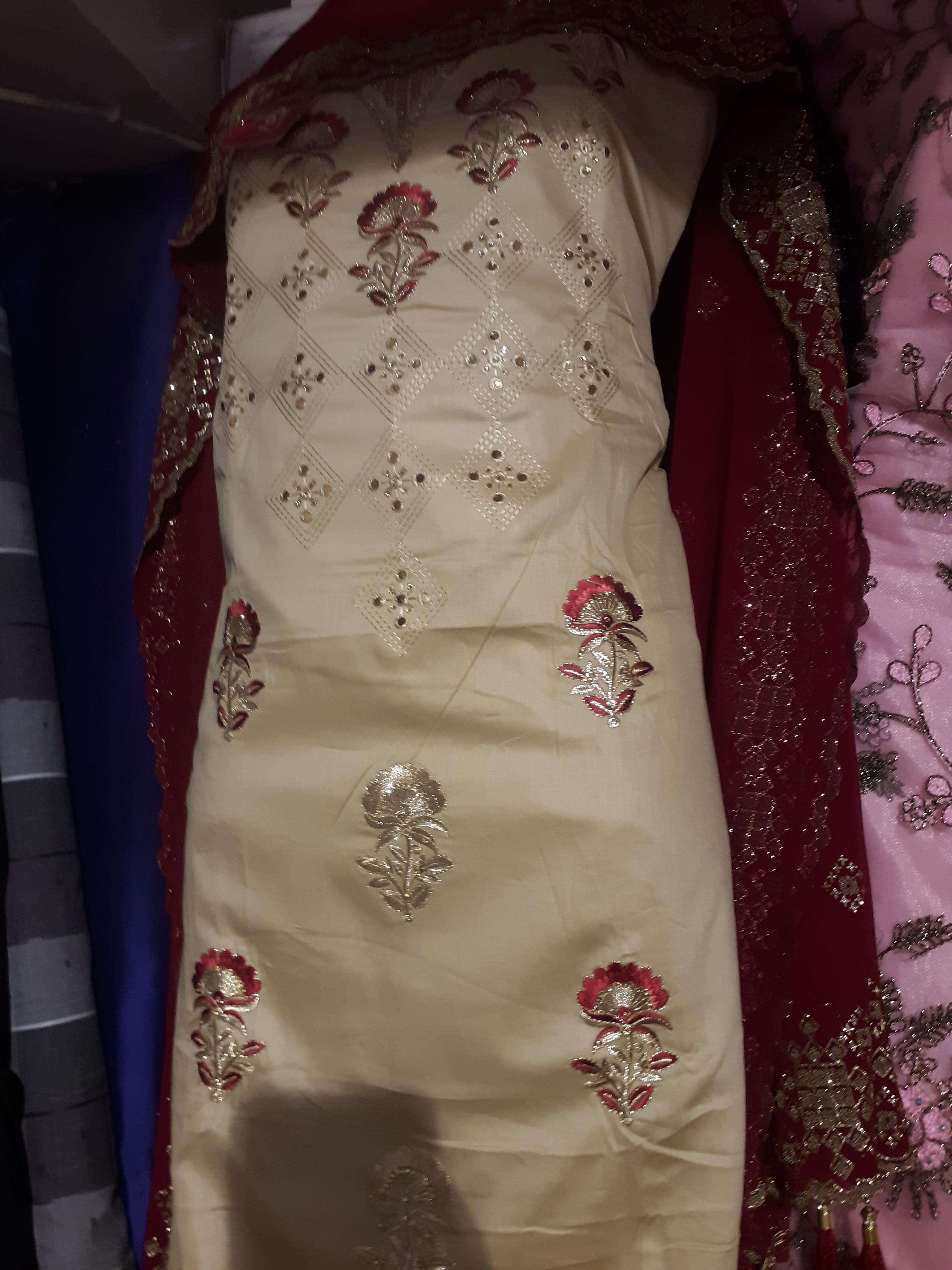 ladies suit  - 18109172 -  Zoom Image - 0