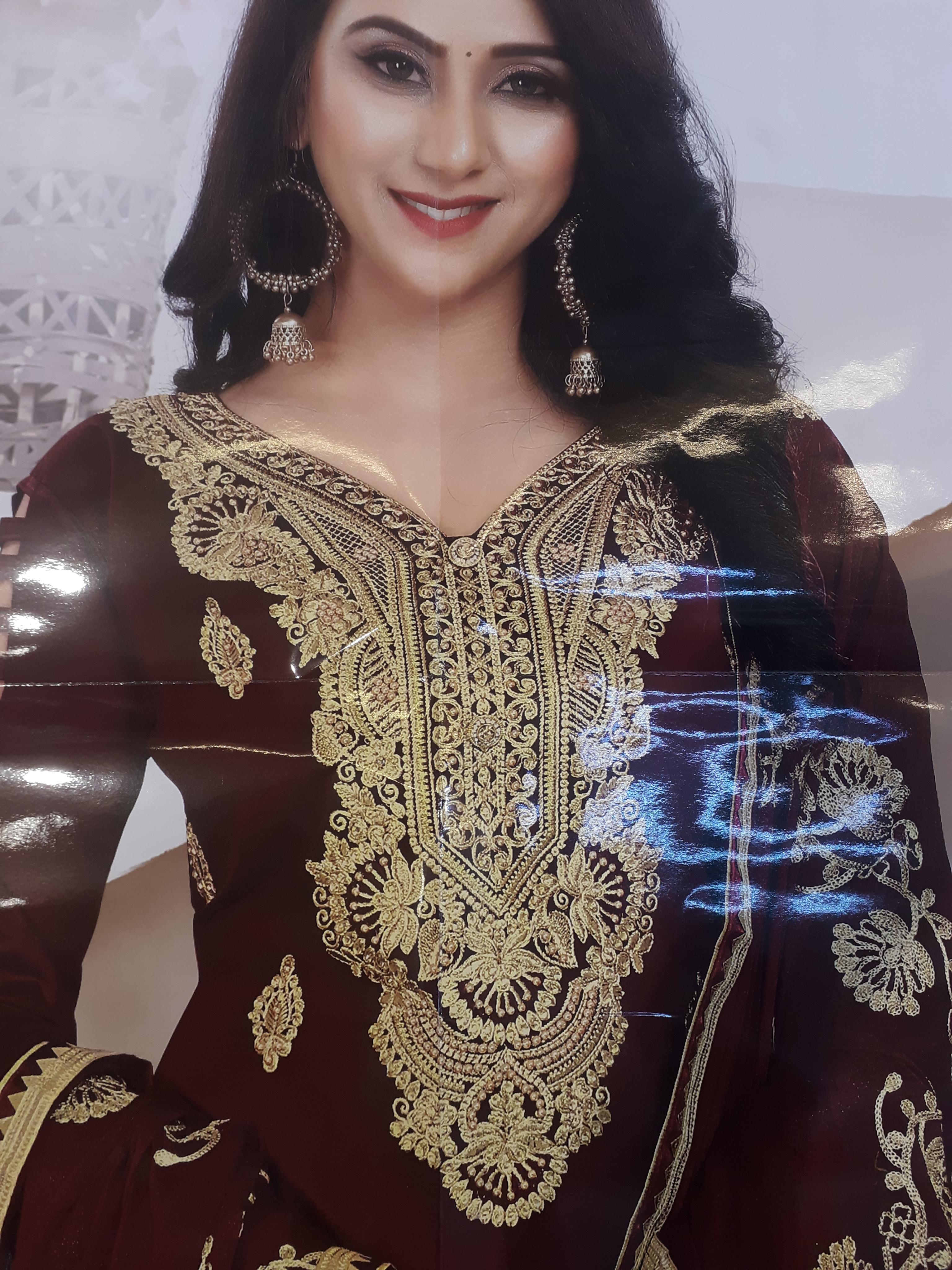 ladies suit  - 18109179 -  Zoom Image - 0