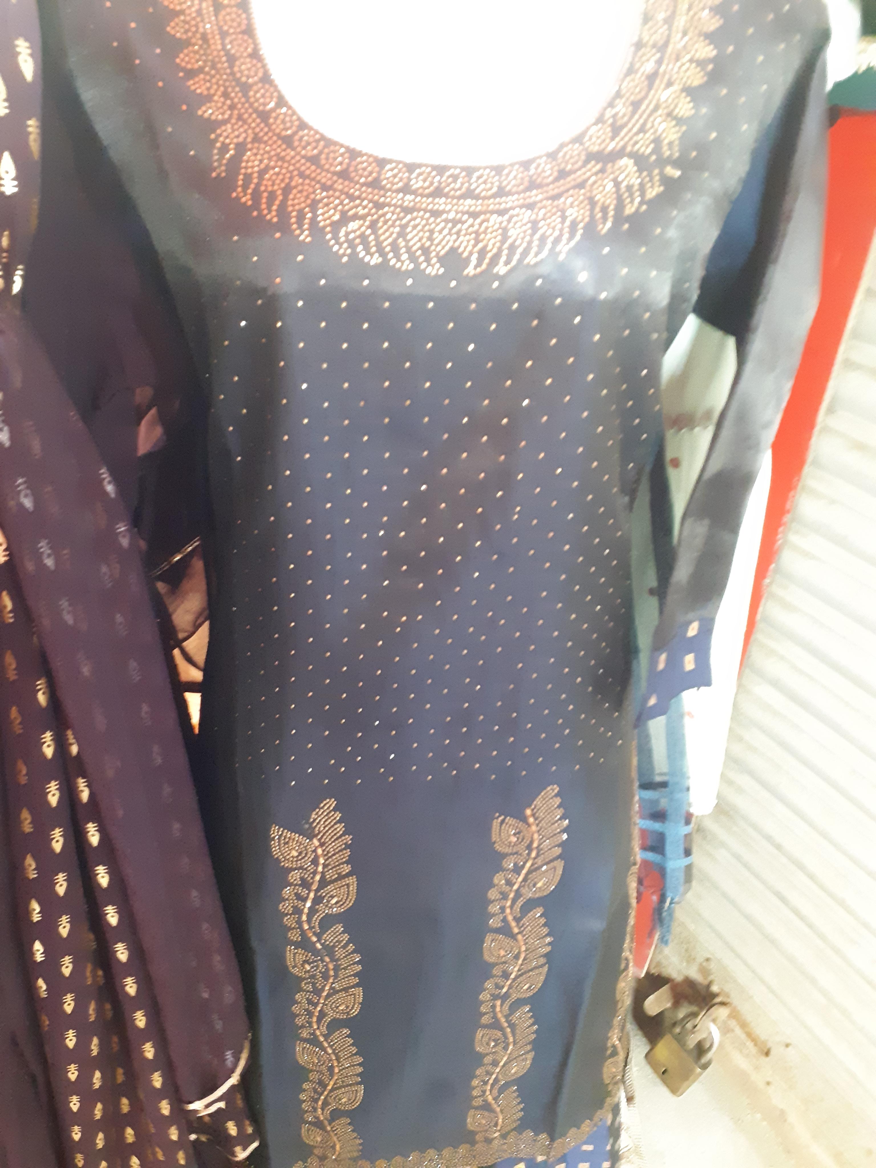 ladies suit - 18118753 - Zoom Image - 0
