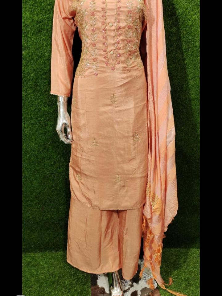 ladies suit - 18141143 - Zoom Image - 0