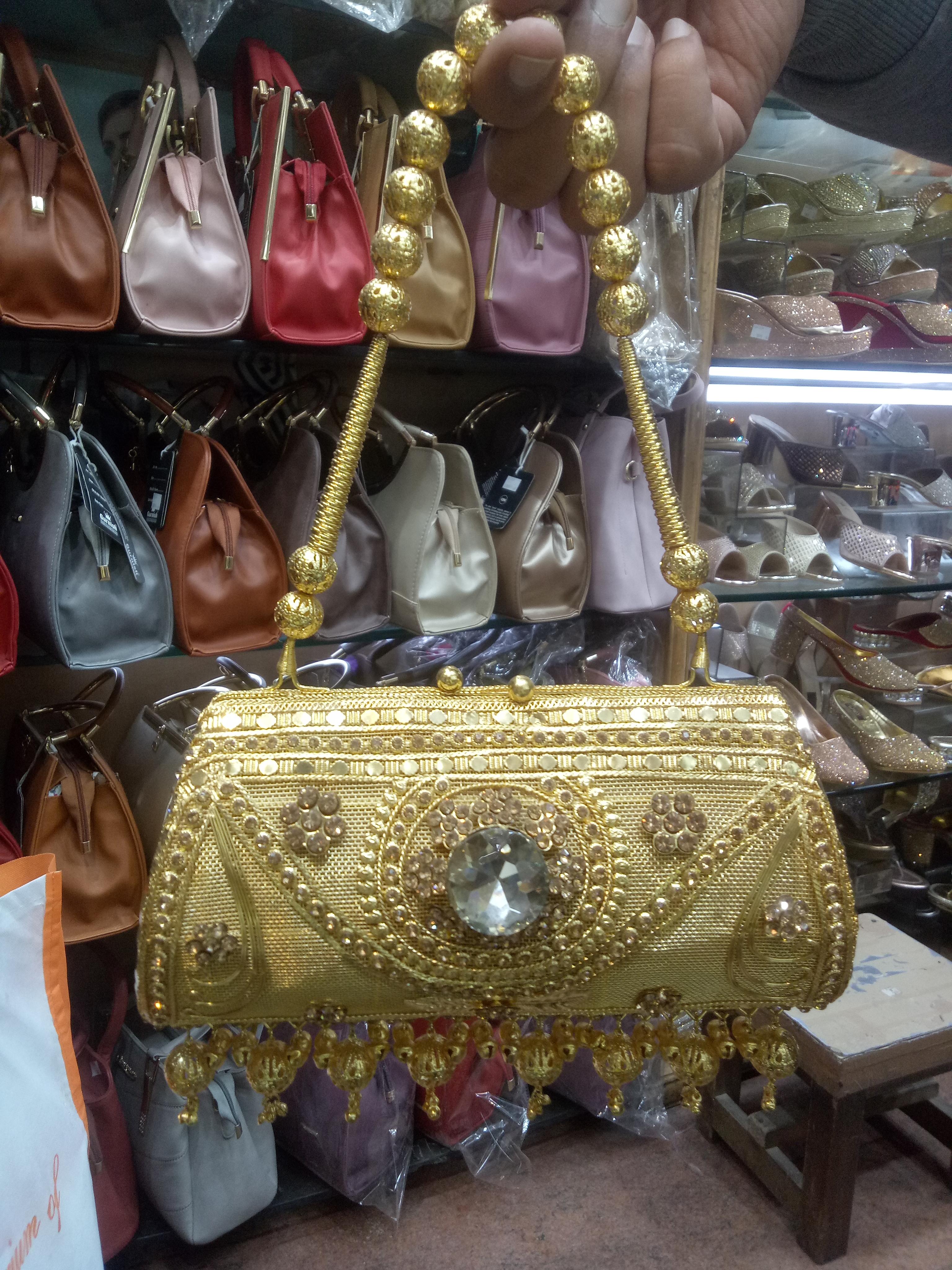 hand bag  - 18143525 -  Zoom Image - 0