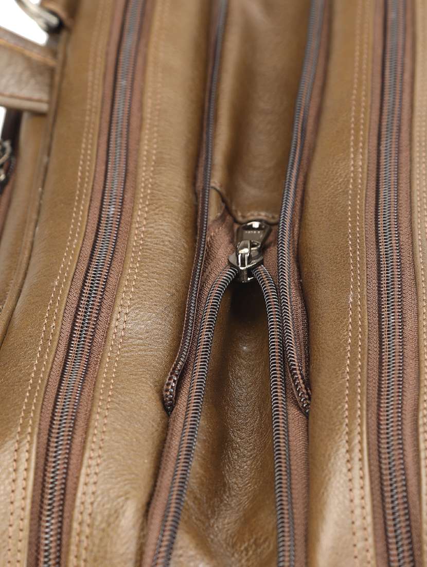 green laptop bag - 18145142 -  Standard Image - 3