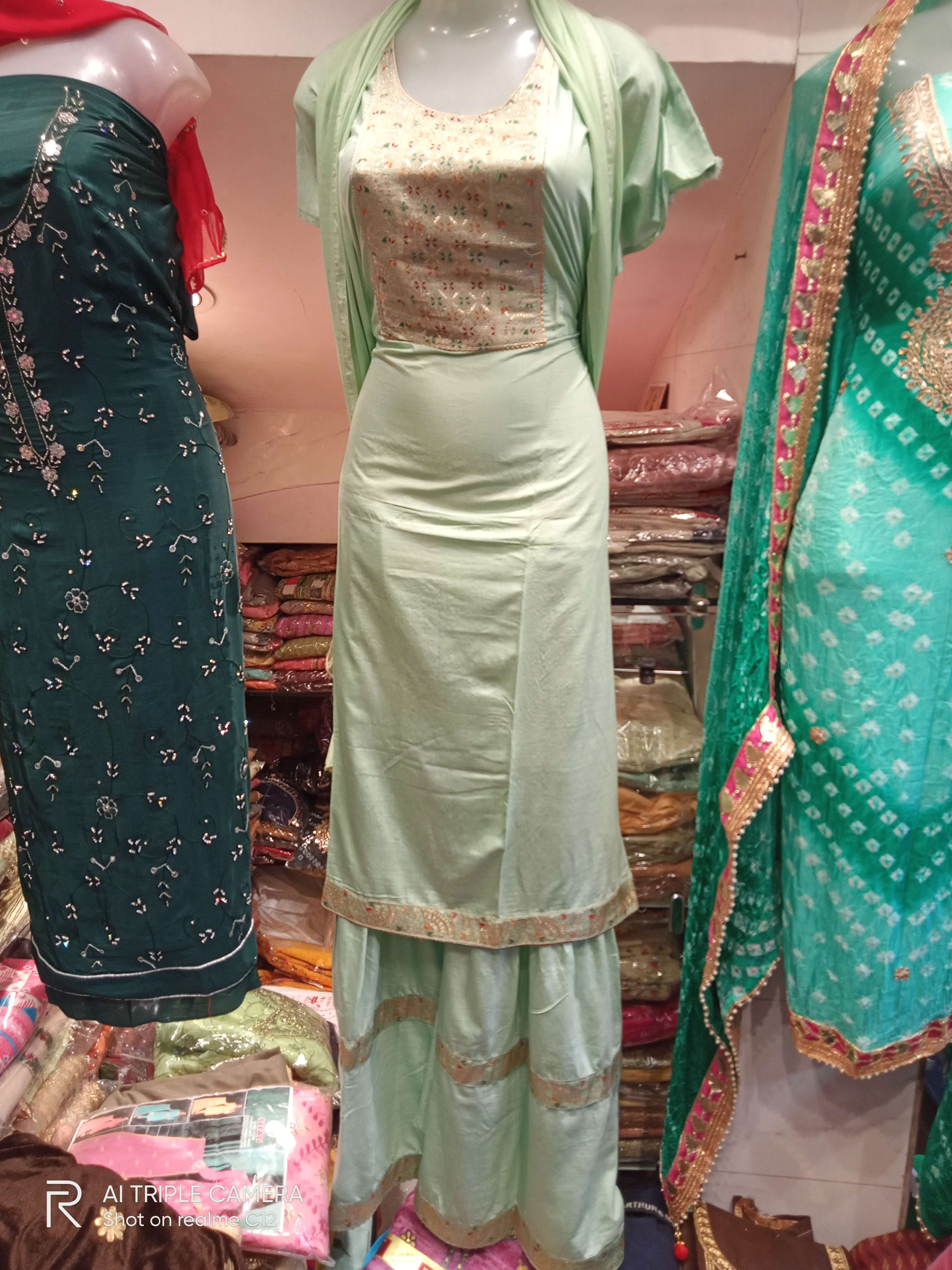 suit  - 18153112 -  Zoom Image - 0