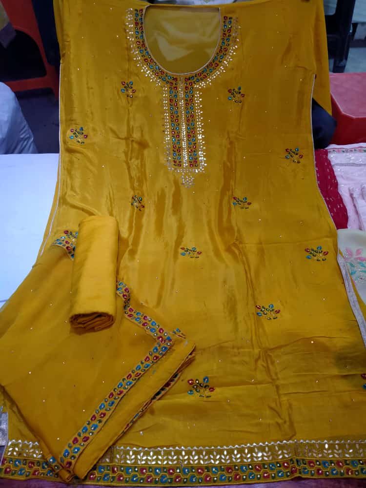 gold chinon suits  - 18158243 -  Zoom Image - 0