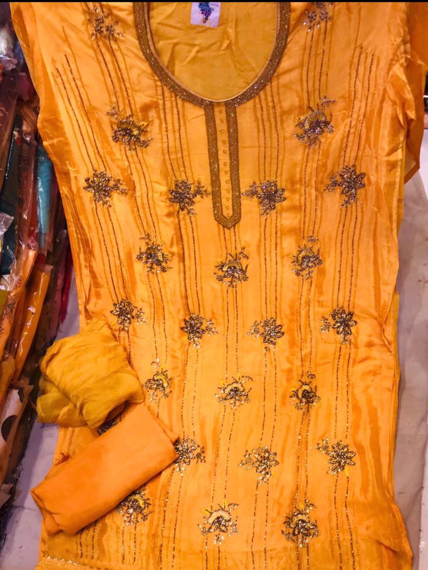 chinnon suit  - 18158895 -  Zoom Image - 0