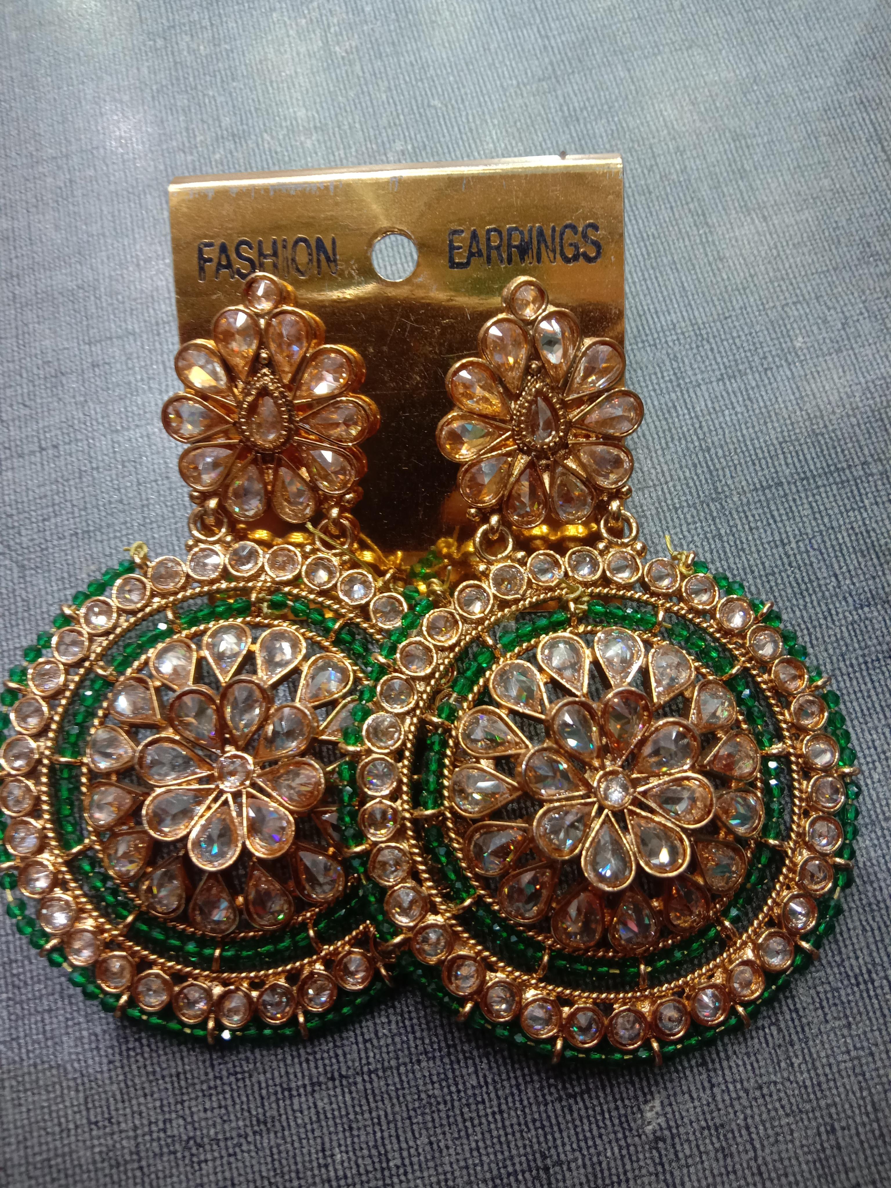 earings  - 18165542 -  Zoom Image - 0
