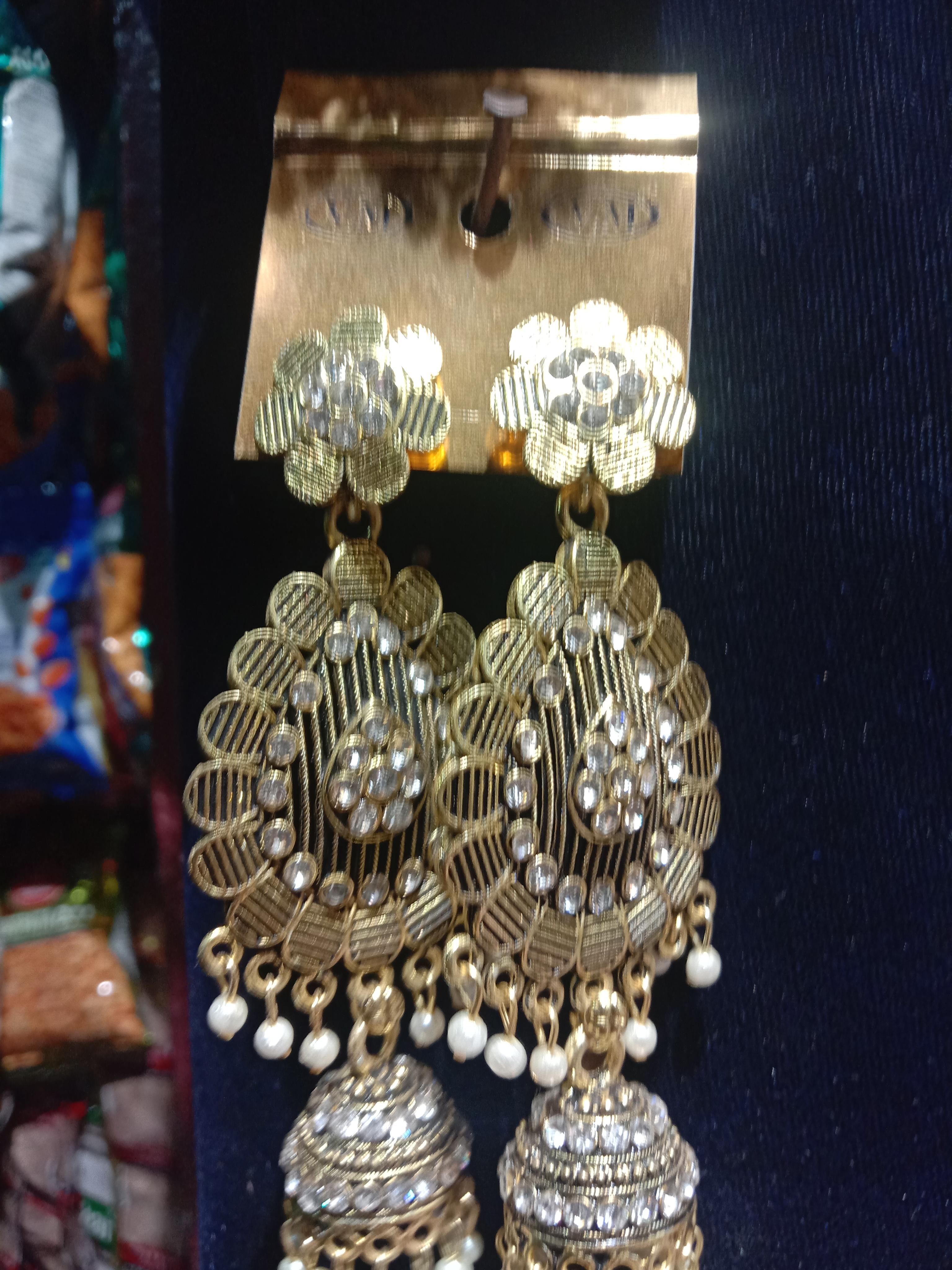 earings  - 18165548 -  Zoom Image - 0