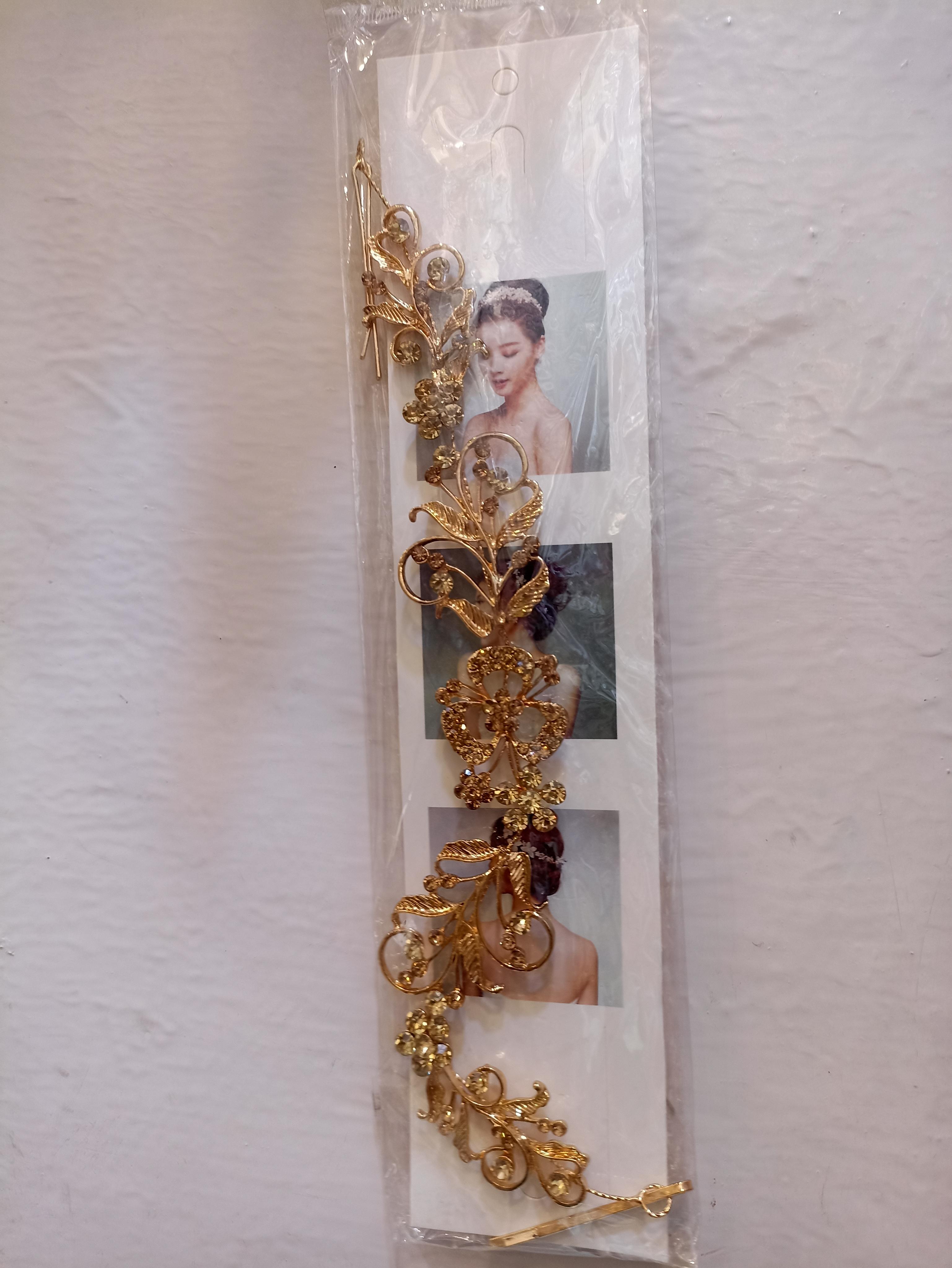 good looking hair band with gold - 18184168 - Zoom Image - 0