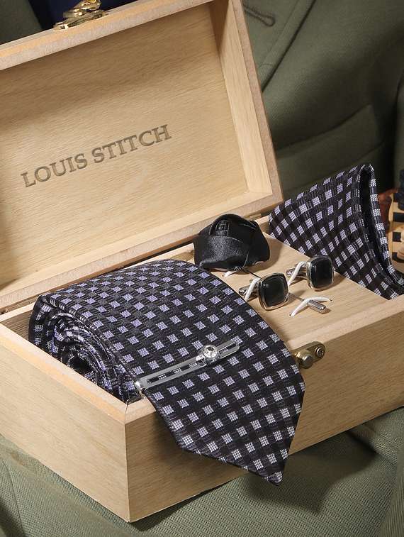 checkerd black feel silk that is soft, rich in colour and beautiful to feel. the stitching thread are well finished. premium heavy quali interlining gets a perfect knot everytime. loved worldwide for sle ty