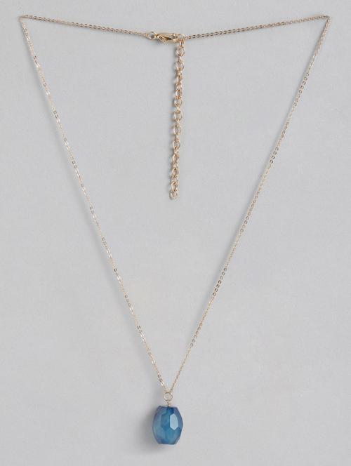 gold metal long necklace - 18199052 -  Standard Image - 0