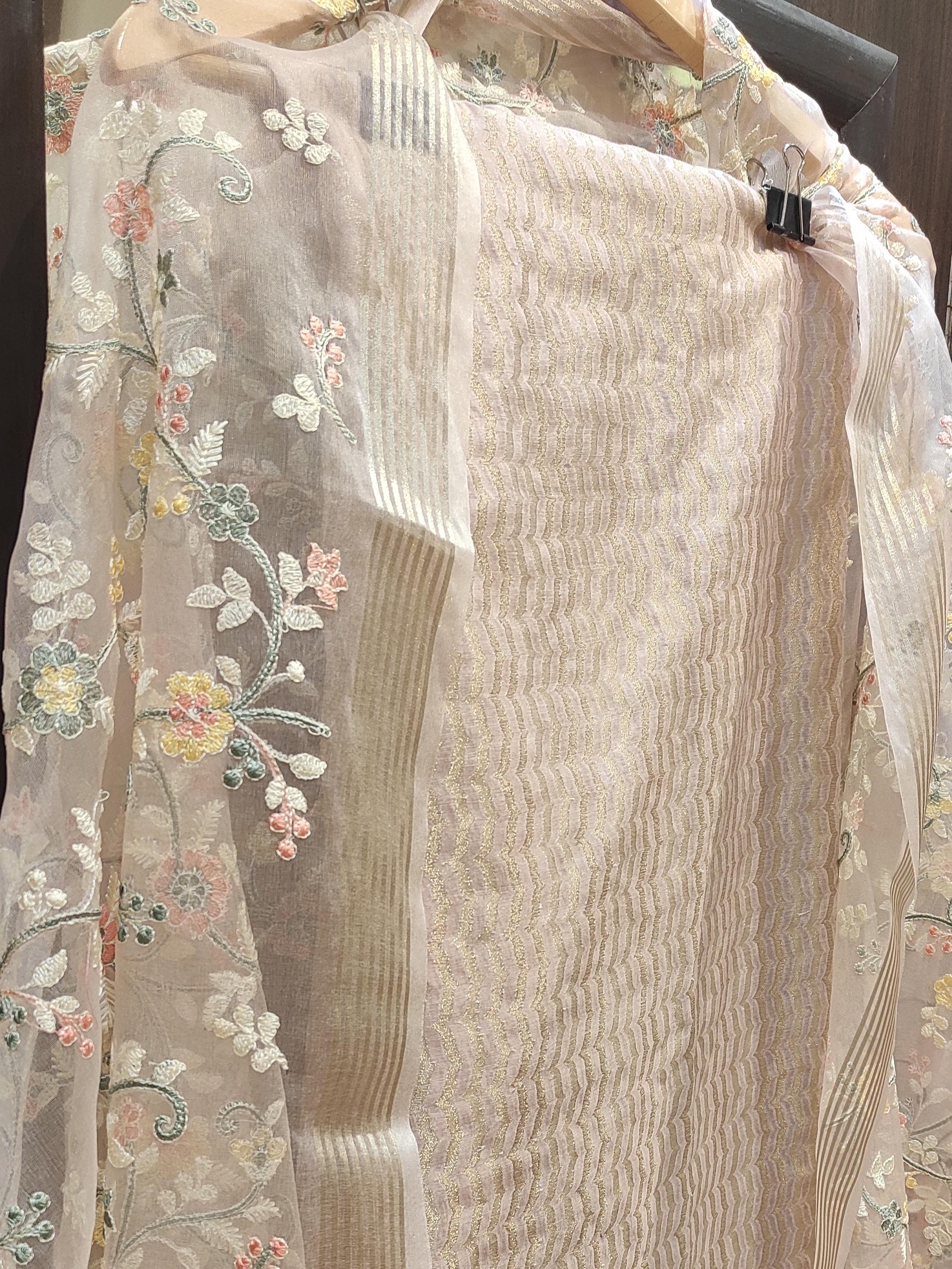 understand suit  - 18201863 -  Zoom Image - 0