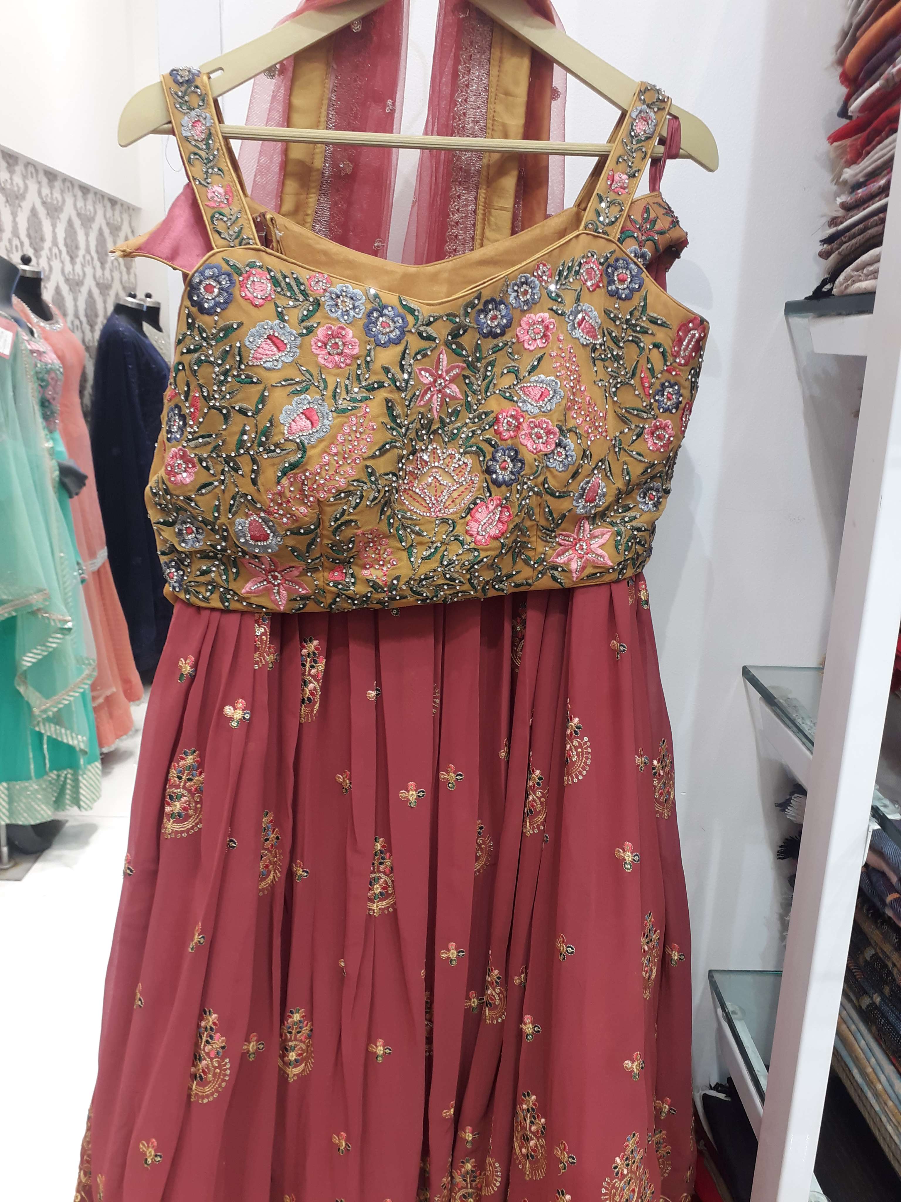 ladies lehengas - 18201903 - Standard Image - 3