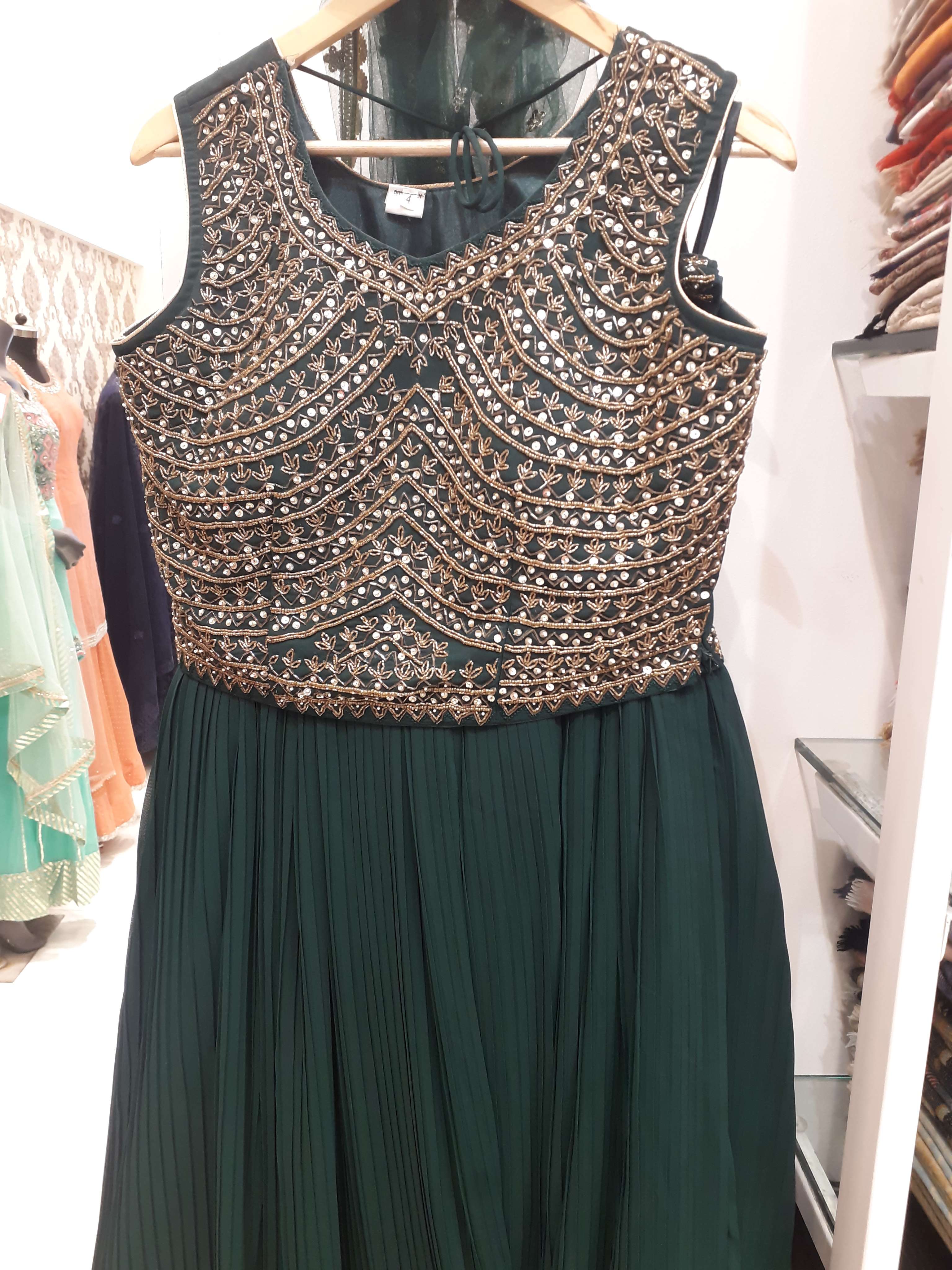 ladies dress - 18201907 - Zoom Image - 0