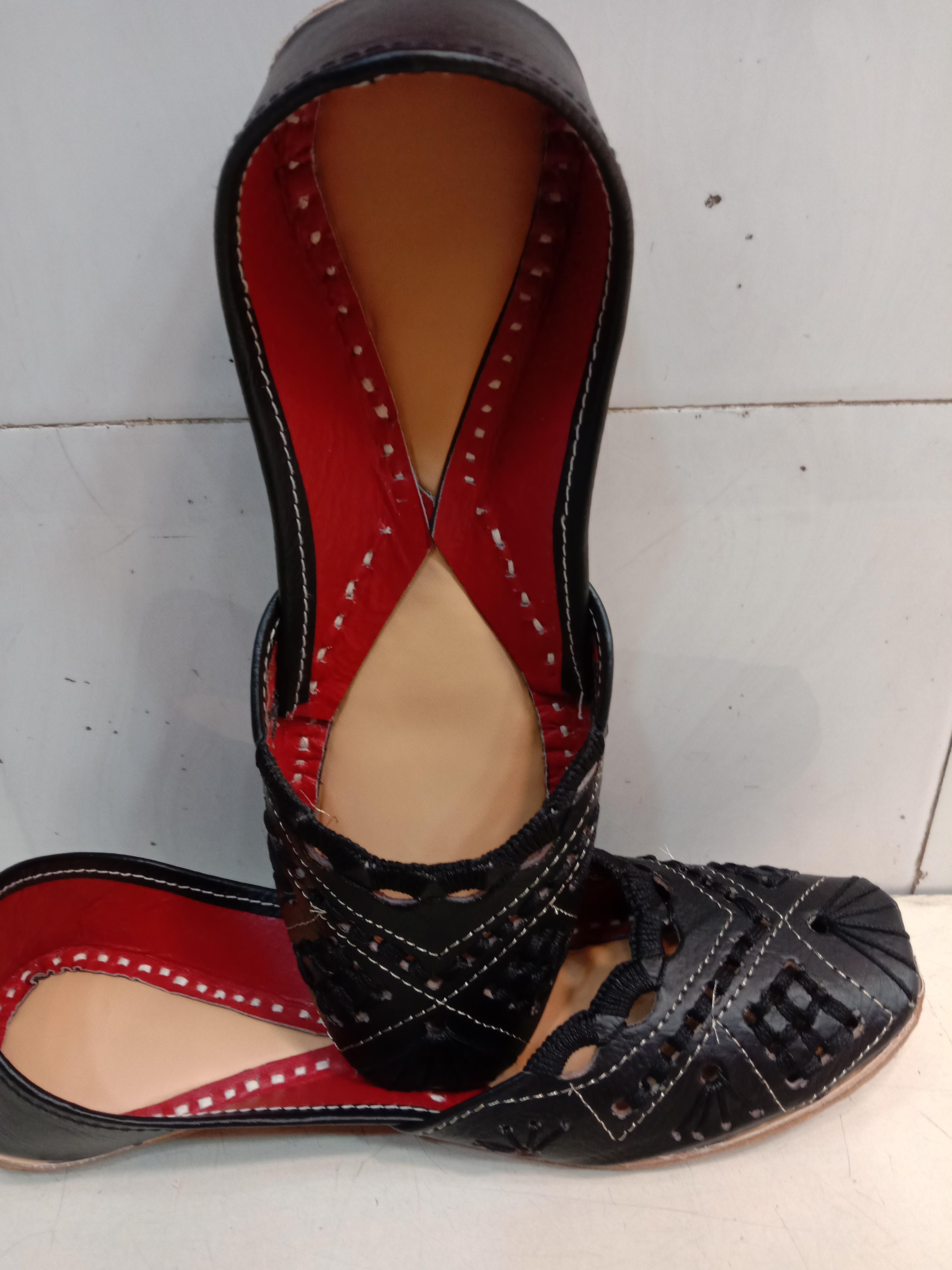 ladies juttis - 18203488 - Zoom Image - 0