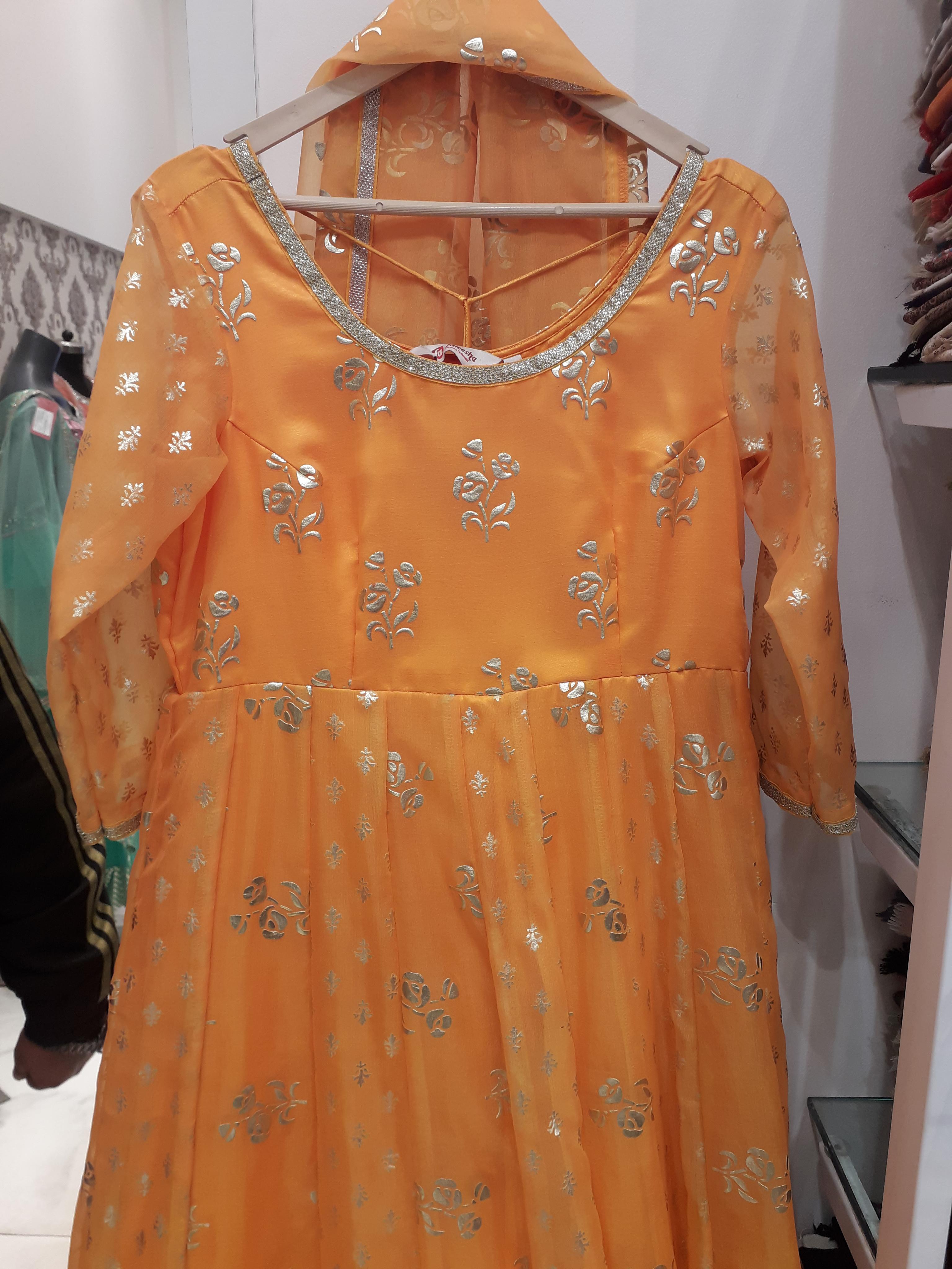 ladies dress - 18203634 - Zoom Image - 0