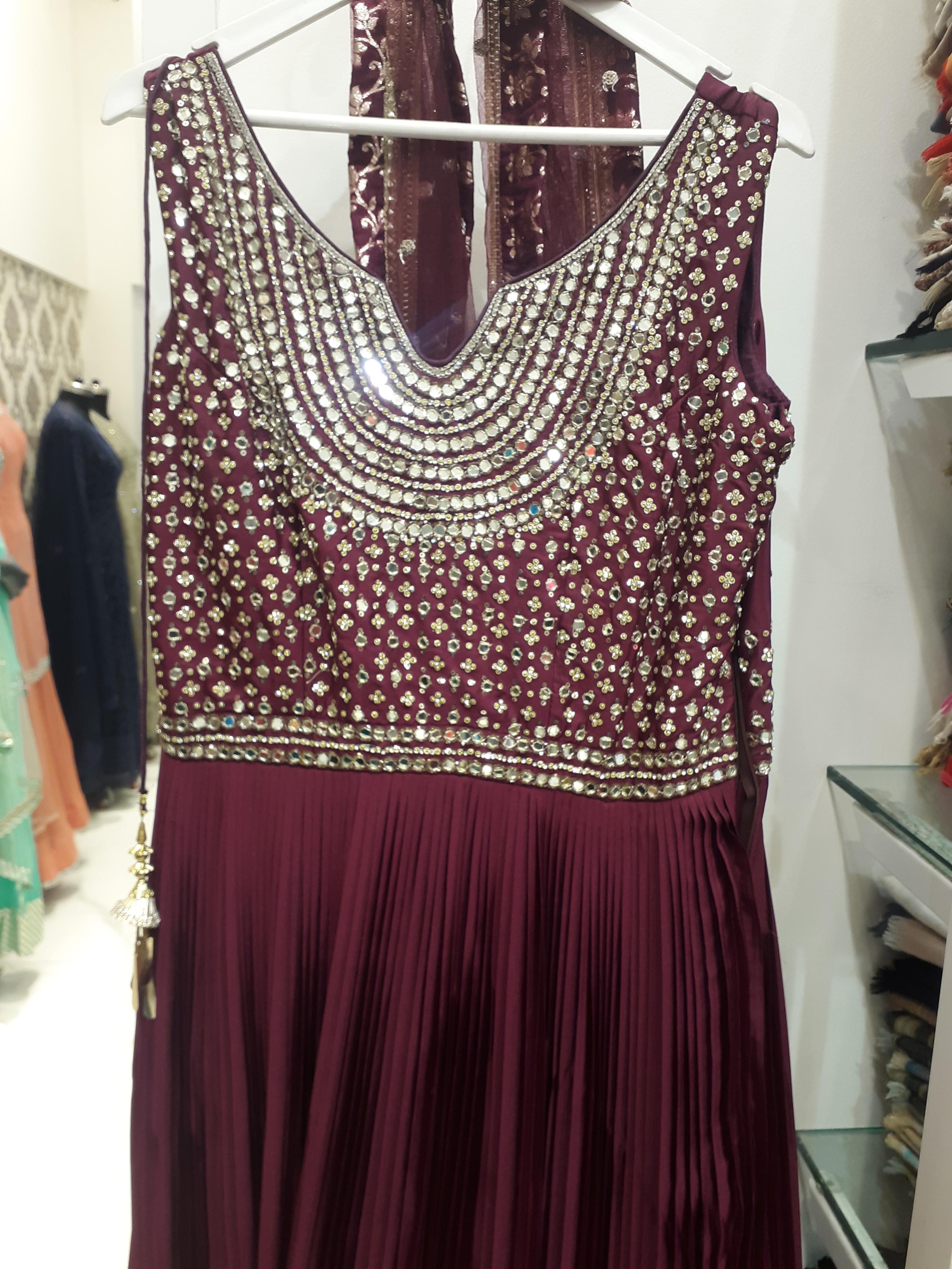 ladies gowns - 18203653 - Zoom Image - 0